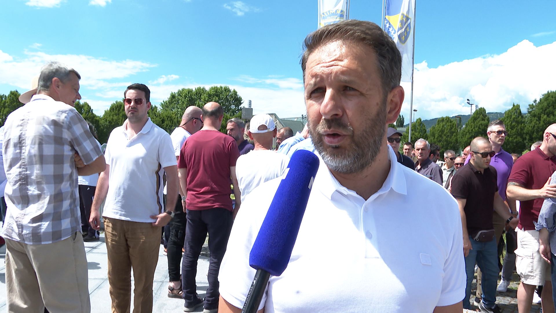 SA-.00_13_34_07.Still001