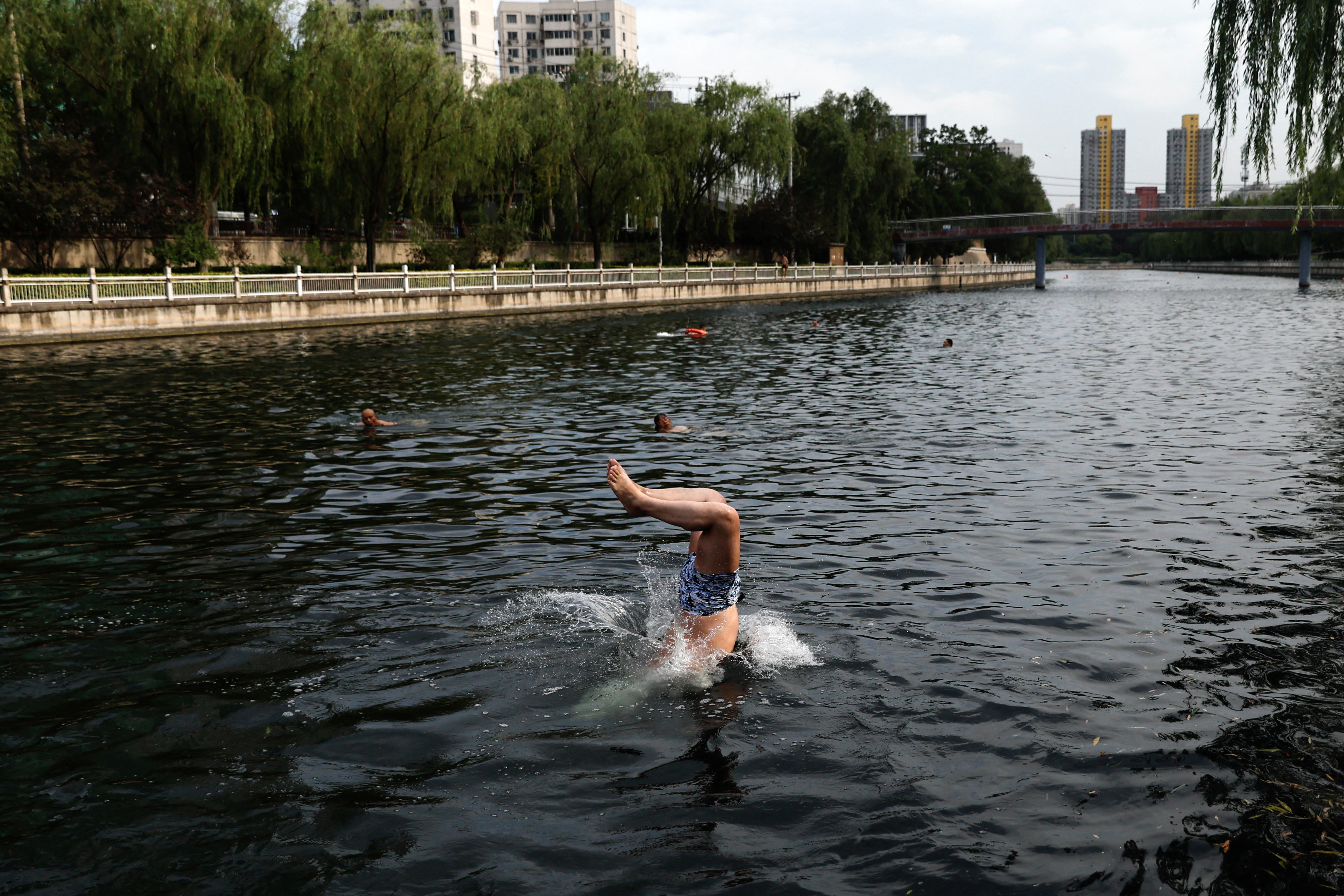Red alert for heatwave in Beijing
