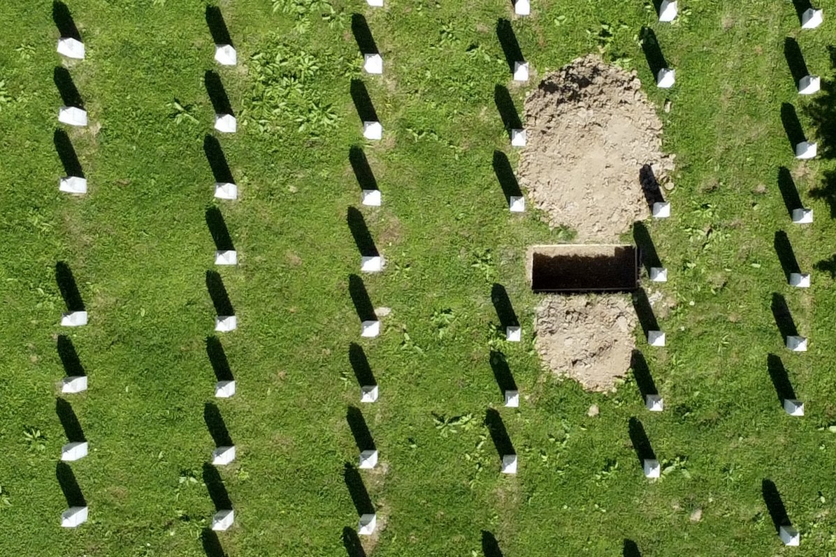 POTOČARI MEZARJE TABUTI