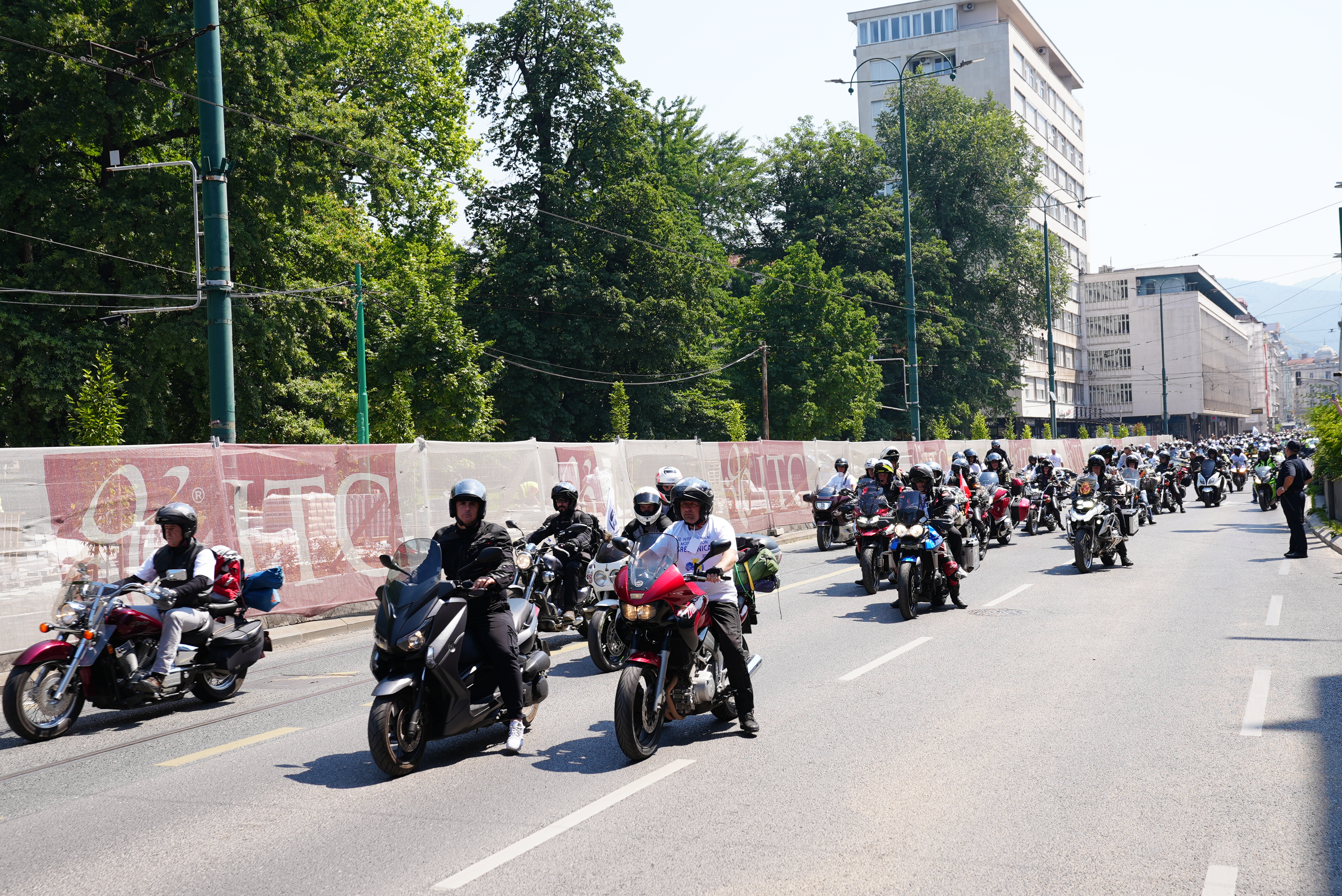 Počast žrtvama genocida: Stotine motociklista iz Sarajeva krenule ka Potočarima