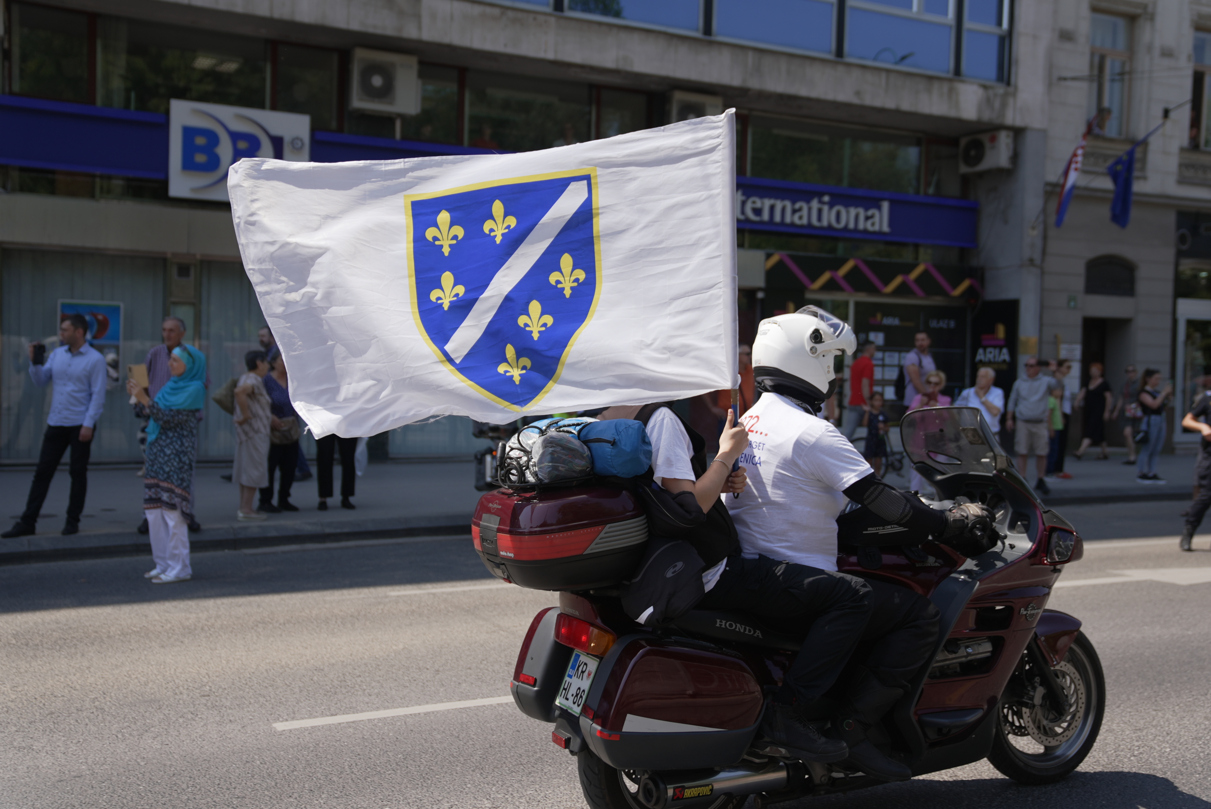 Počast žrtvama genocida: Stotine motociklista iz Sarajeva krenule ka Potočarima