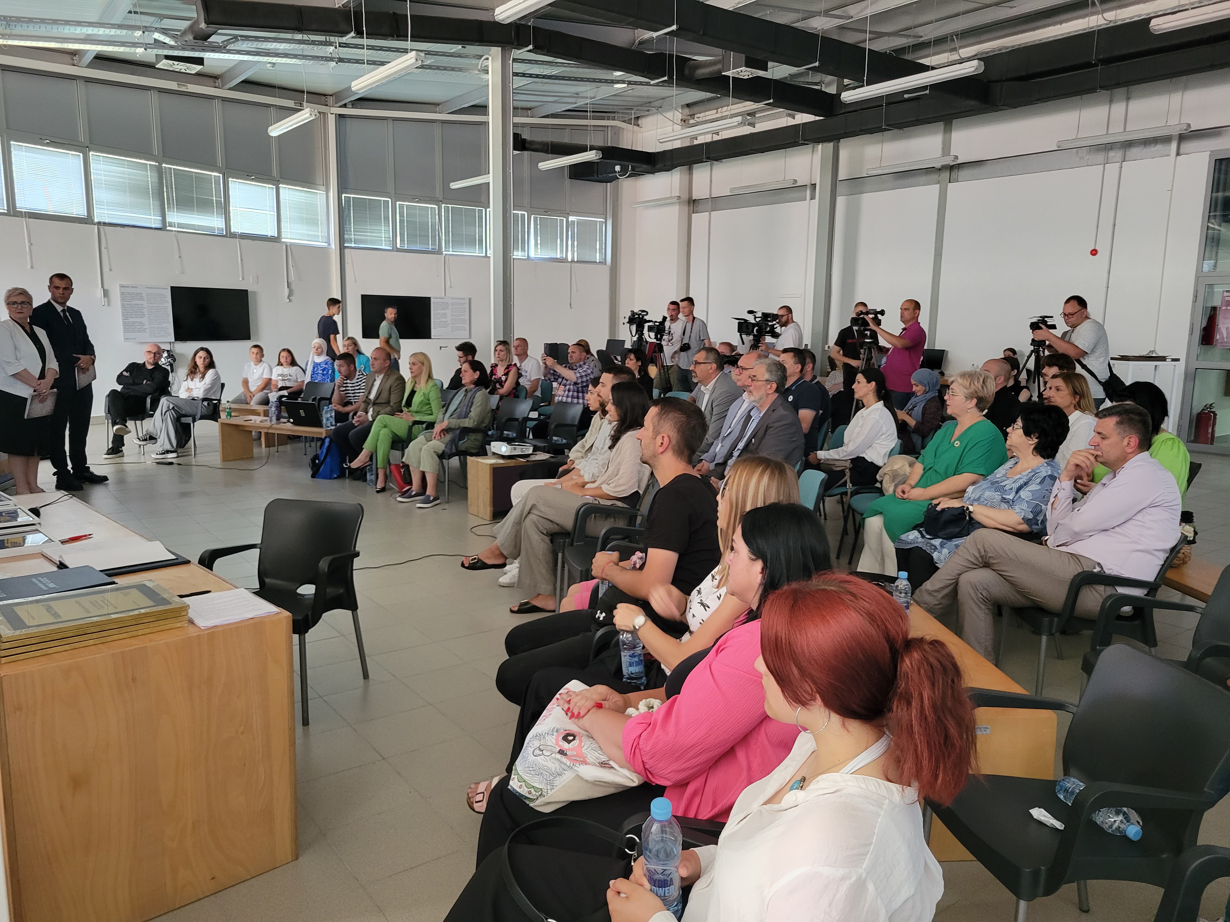 Srebrenica: Četvrti put dodijeljena novinarska nagrada “Nino Ćatić”