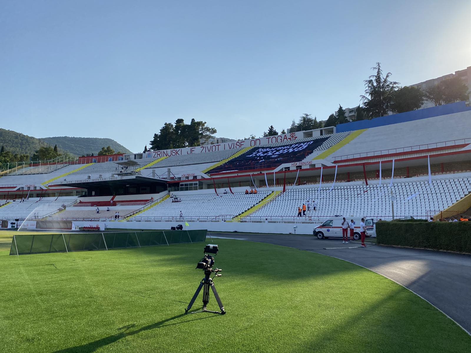 Stadion pod bijelim brijegom