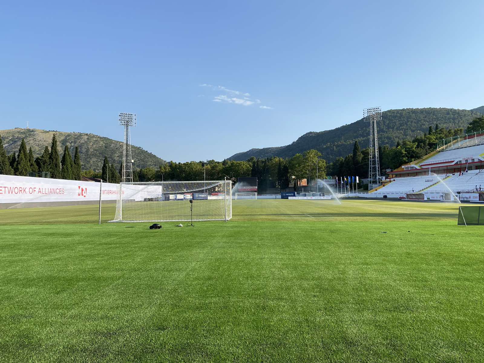 Stadion pod bijelim brijegom