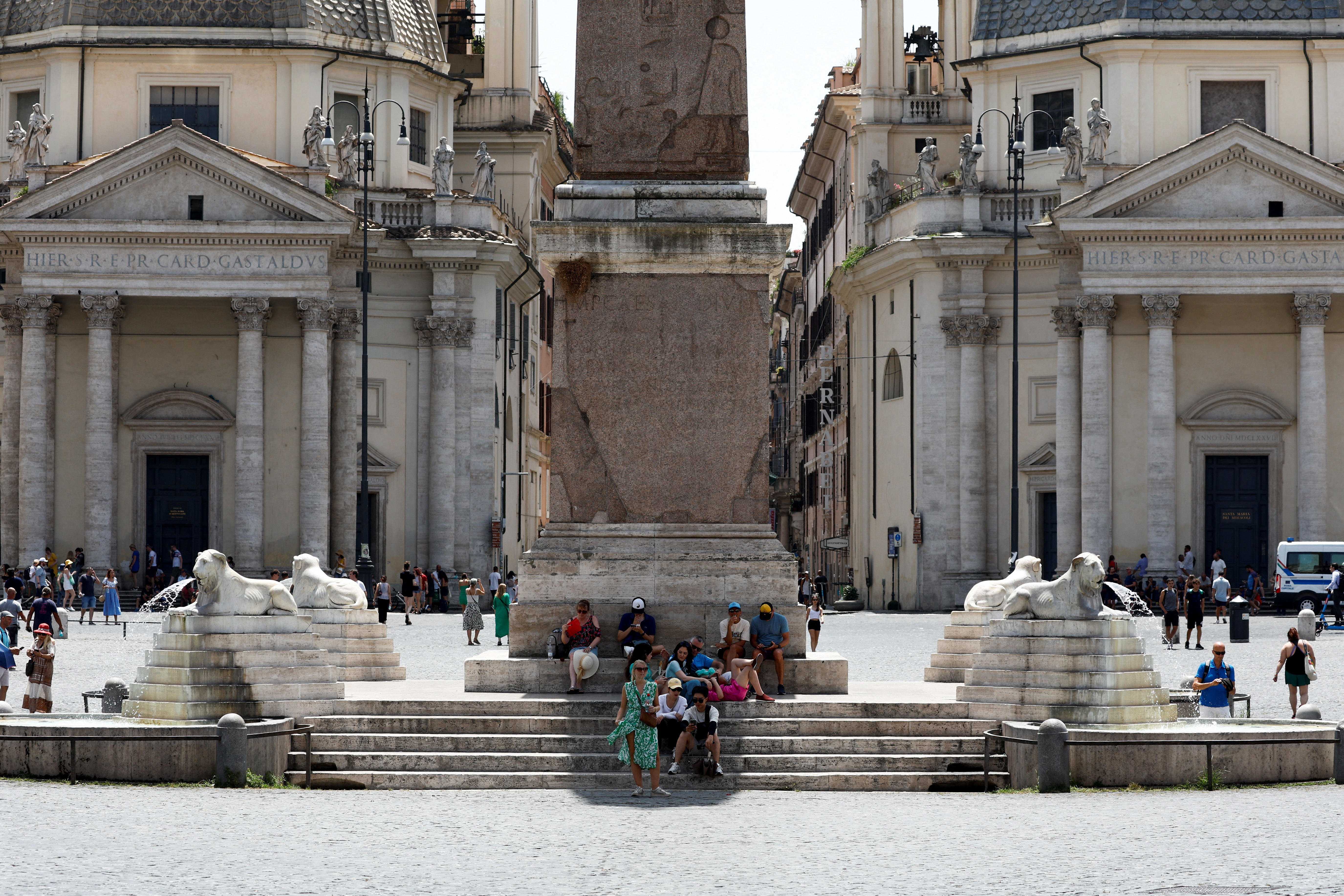 Heat wave hits Rome as temperatures expected to rise further