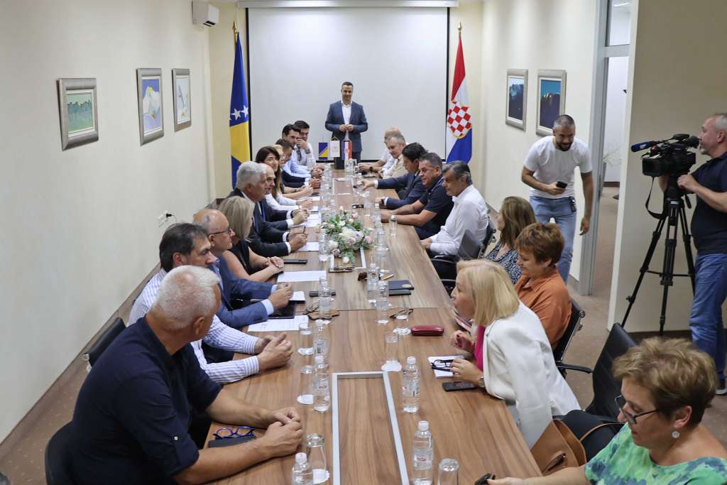 l_3d0357d27f6202029683e42f2a52d4c4