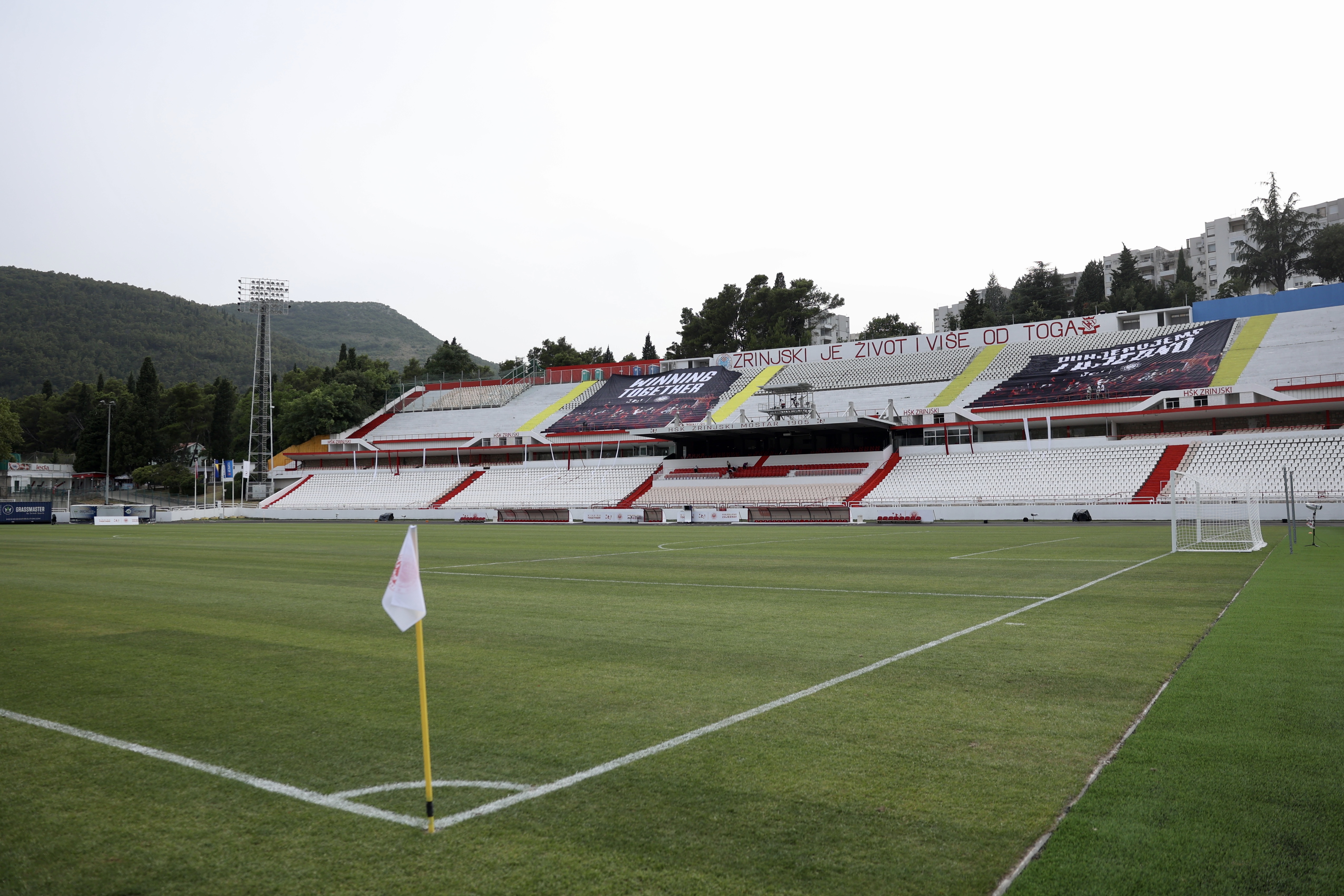 Stadion pod bijelim brijegom