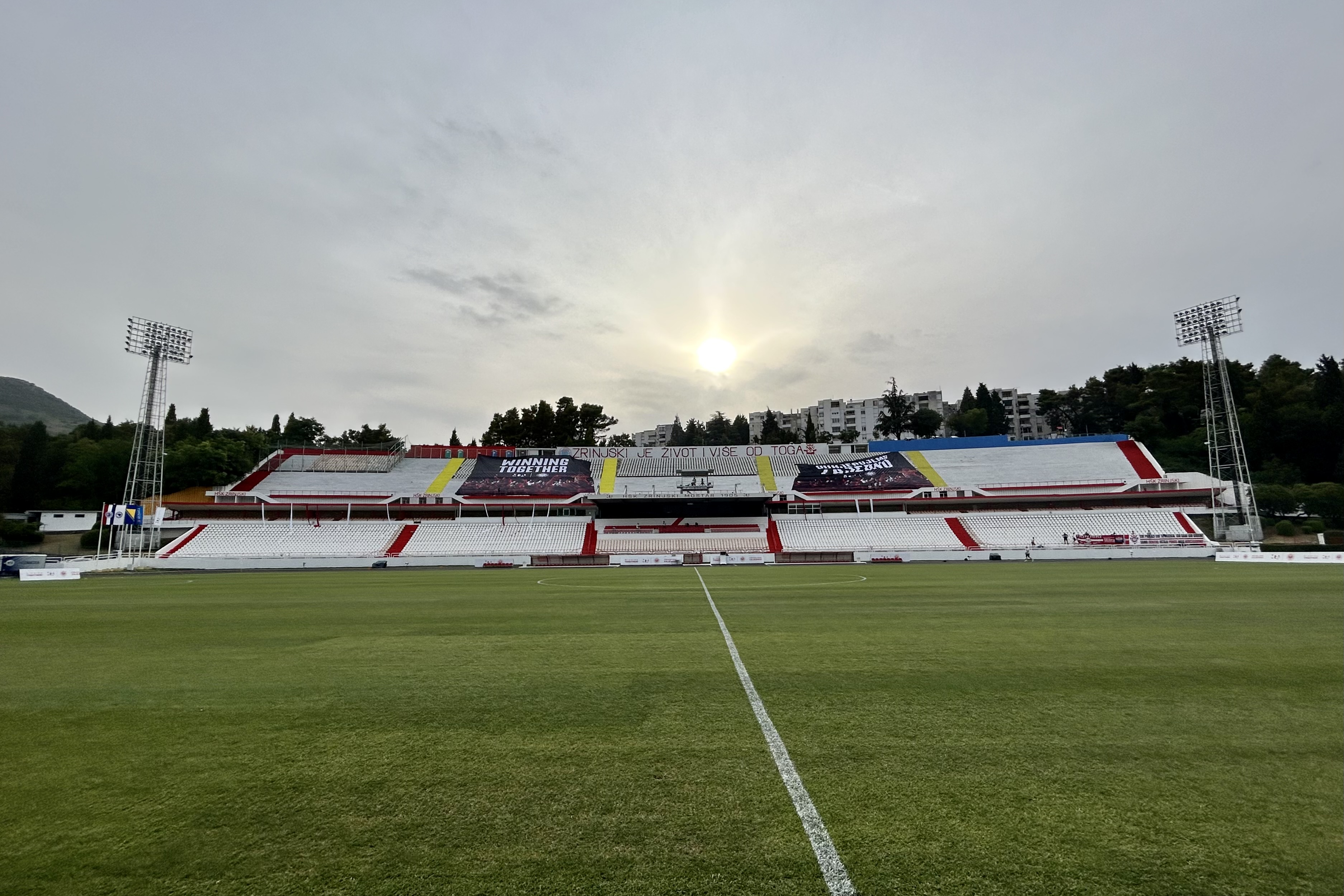 Stadion pod bijelim brijegom