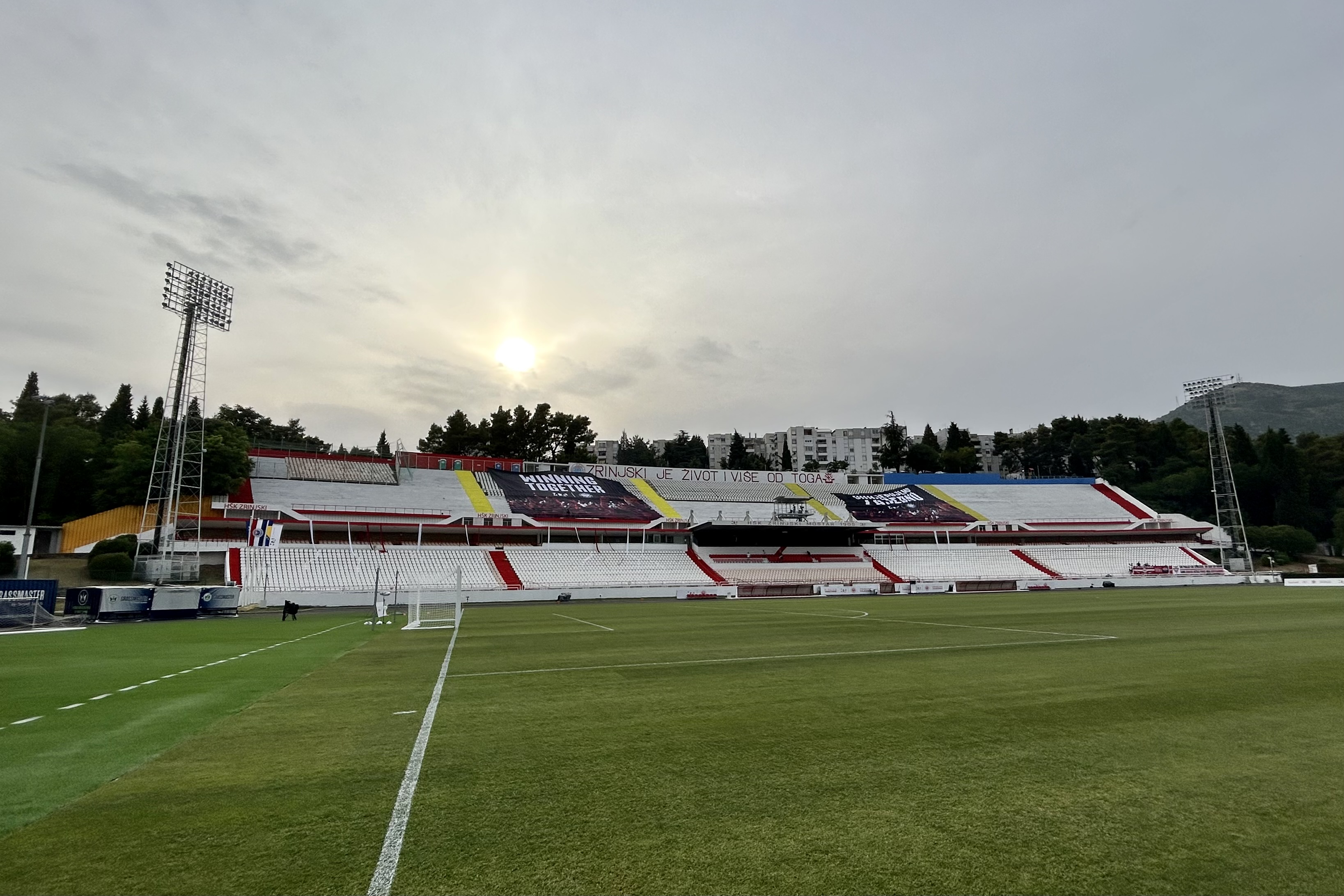 Stadion pod bijelim brijegom