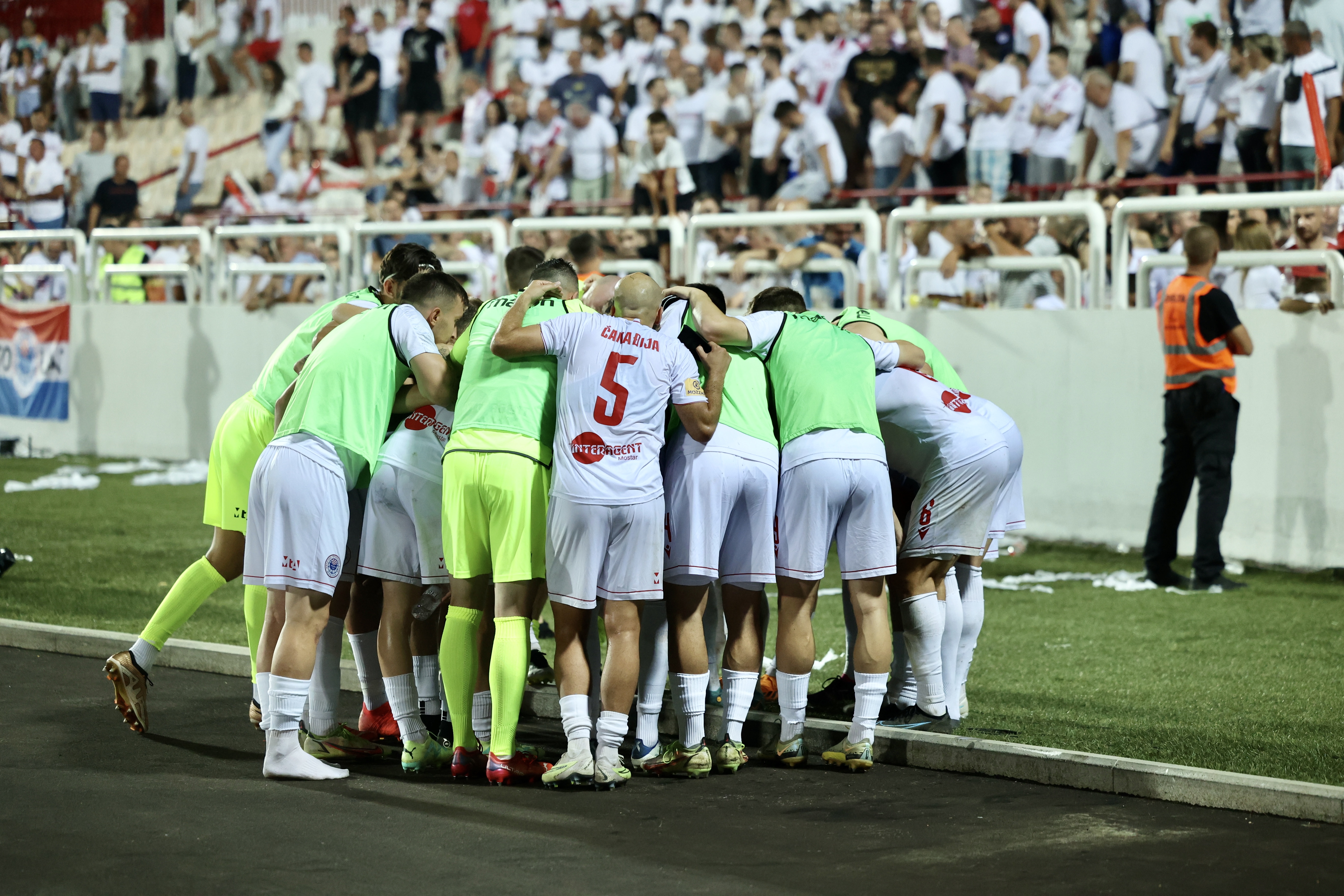 HŠK ZRINJSKI FUDBALERI I NAVIJAČI