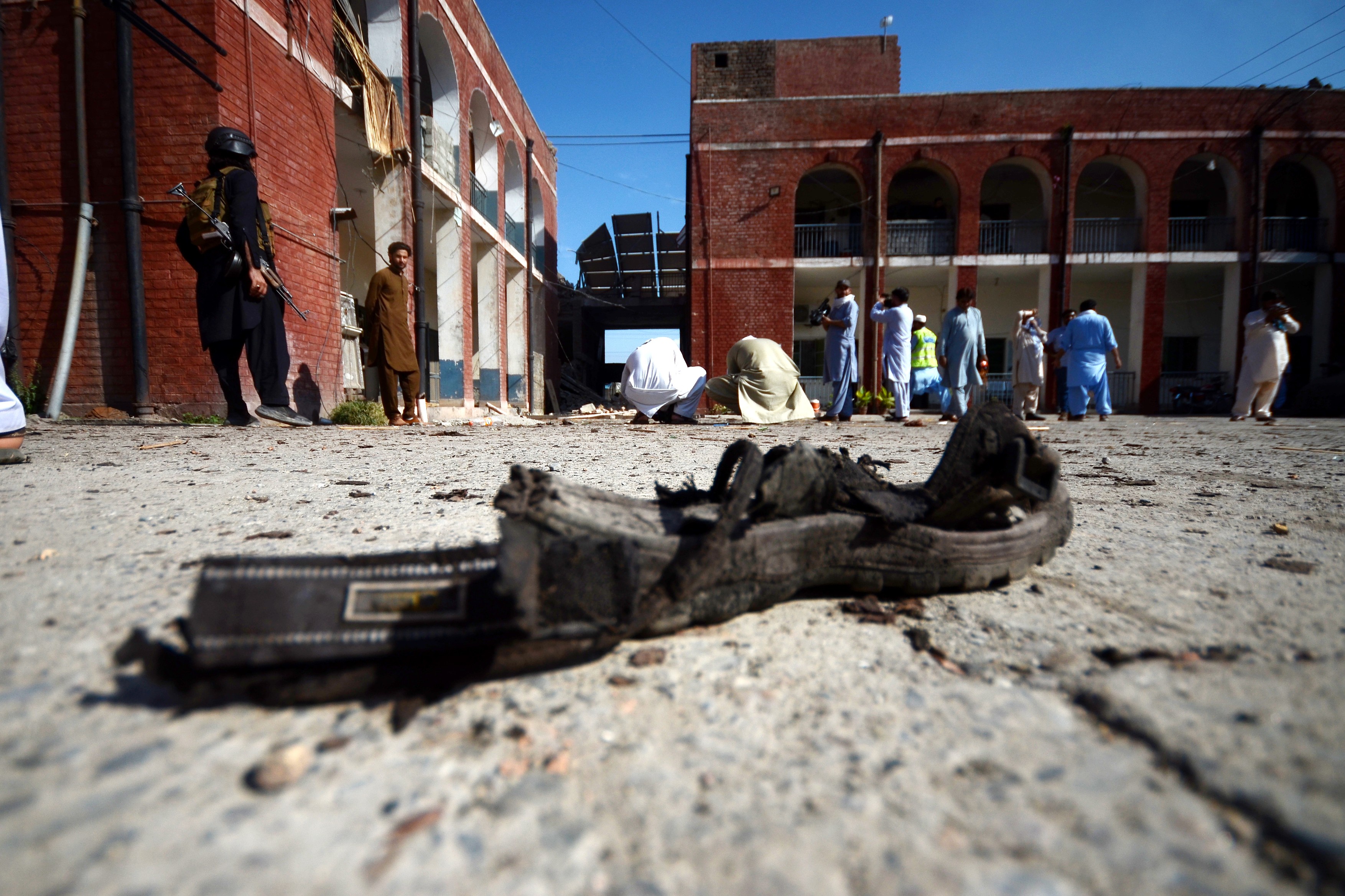 Suicide Bombing Kills Pakistan Police Officers