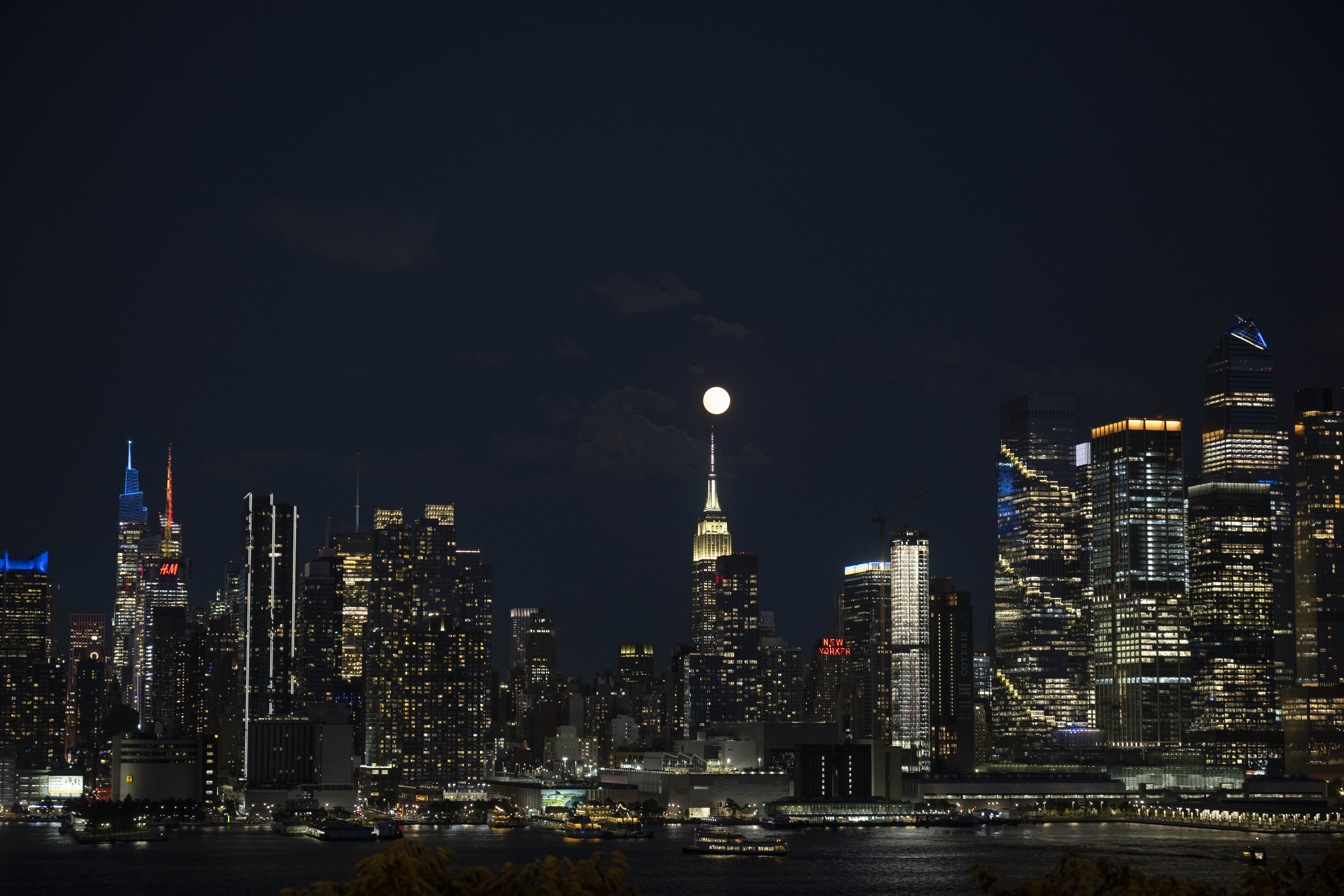 Pun Mjesec iznad New Yorka