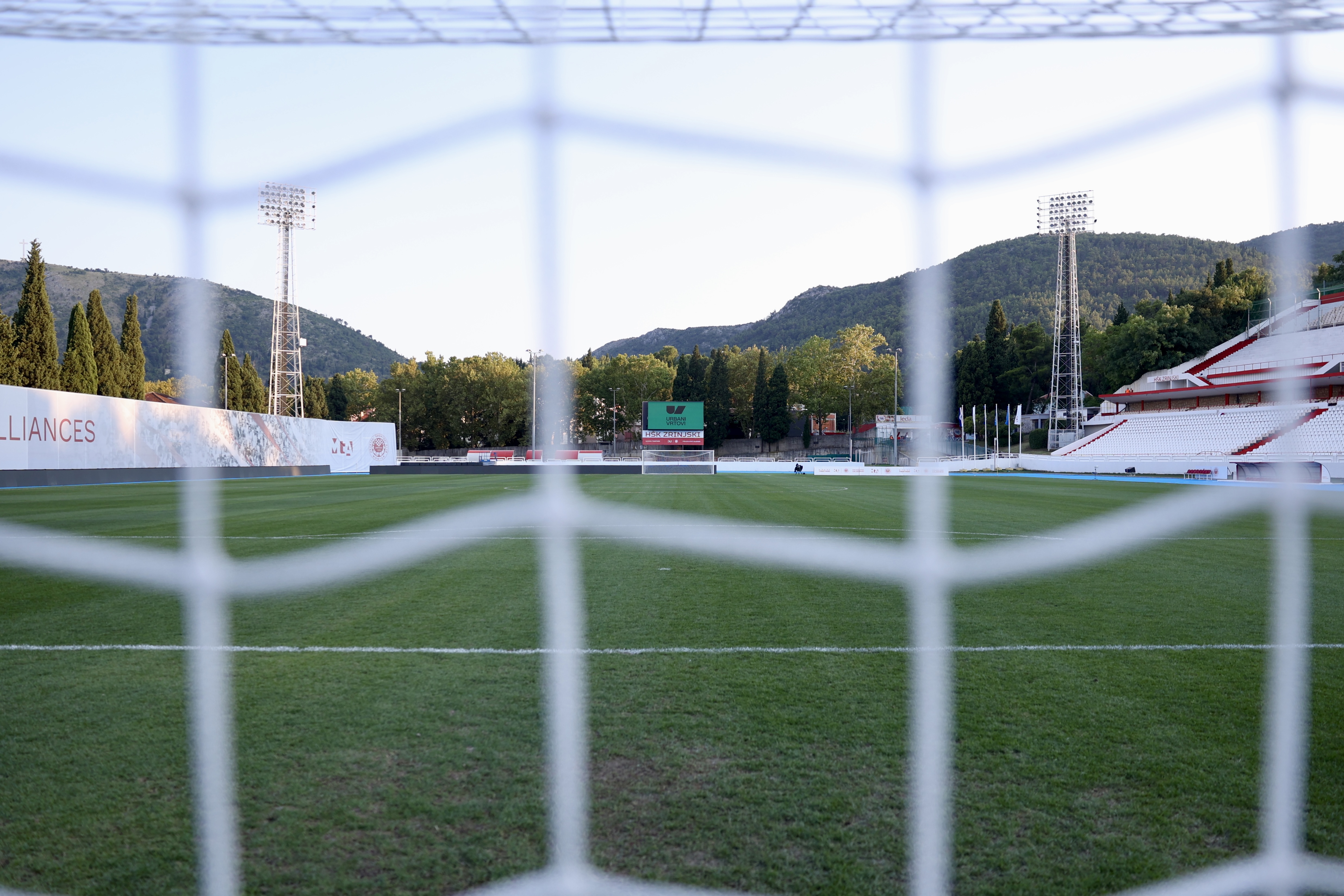stadion pod bijelim brijegom