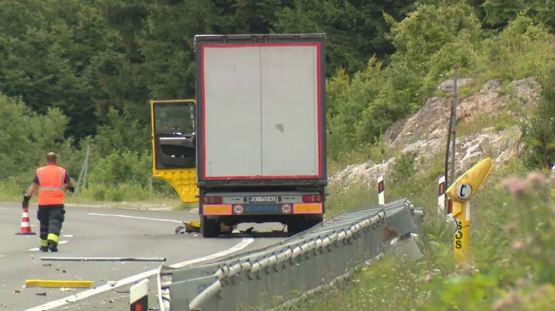 62607212-teska-nesreca-na-a6-ilustracija