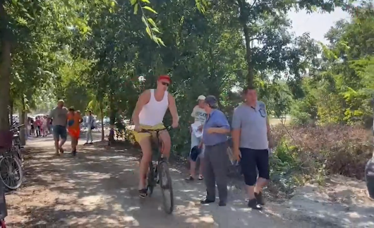 nikola jokic papuce bicikl