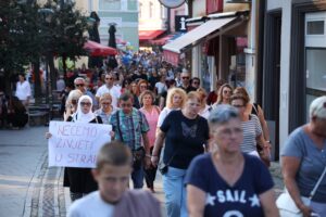1692032755-tuzla-protest-11-300x200.jpeg