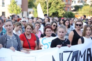 1692032909-tuzla-protest-15-300x200.jpeg