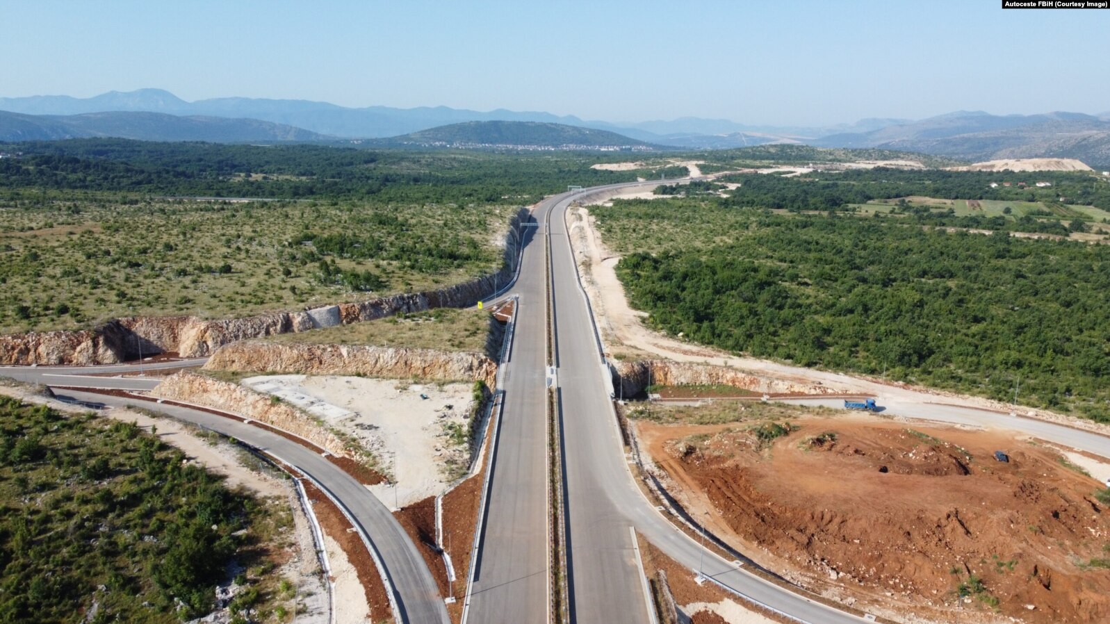 01000000-0aff-0242-440e-08db9fc5bdb3_w1597_n_r0_st_s