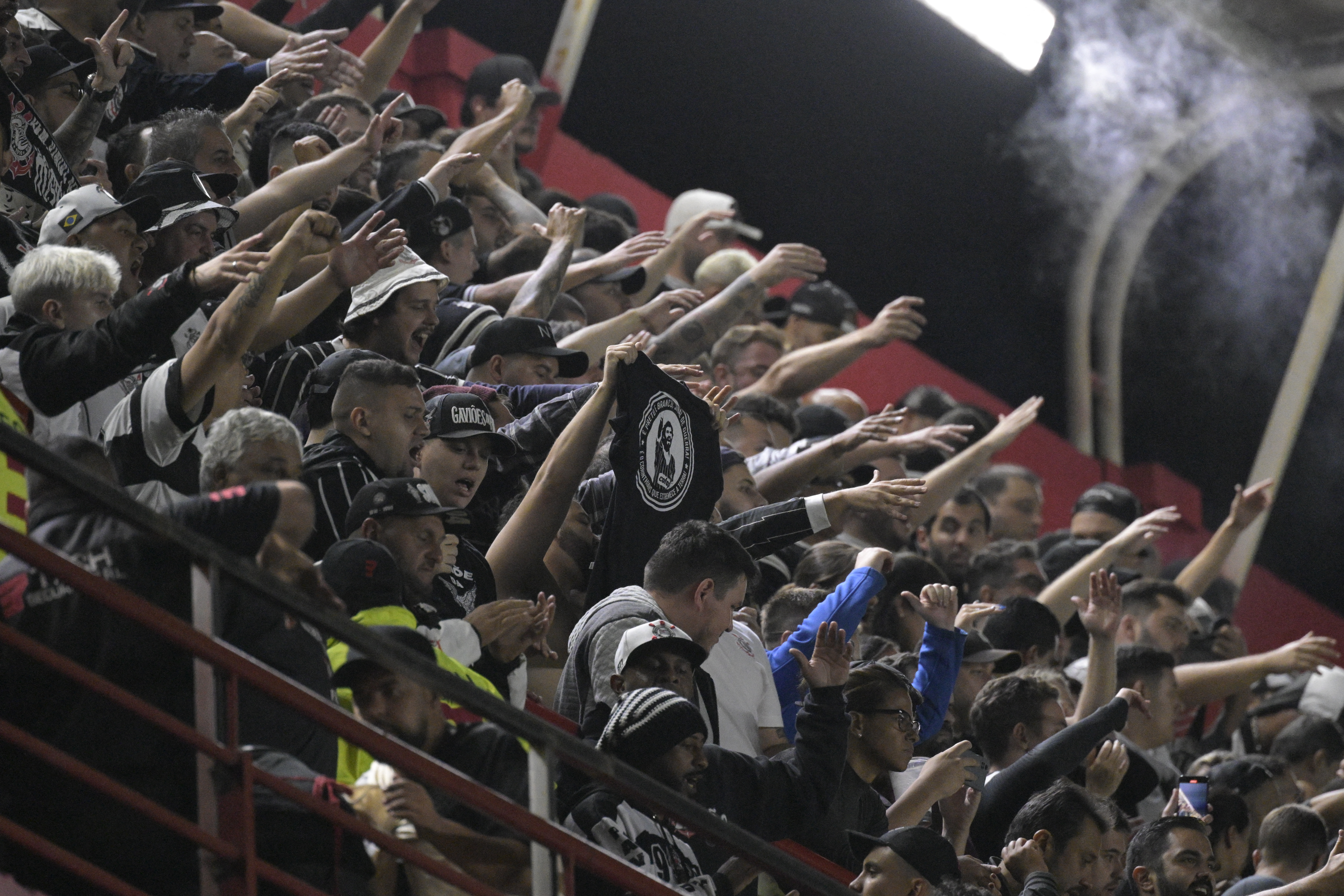 FBL-LIBERTADORES-ARGENTINOS-CORINTHIANS