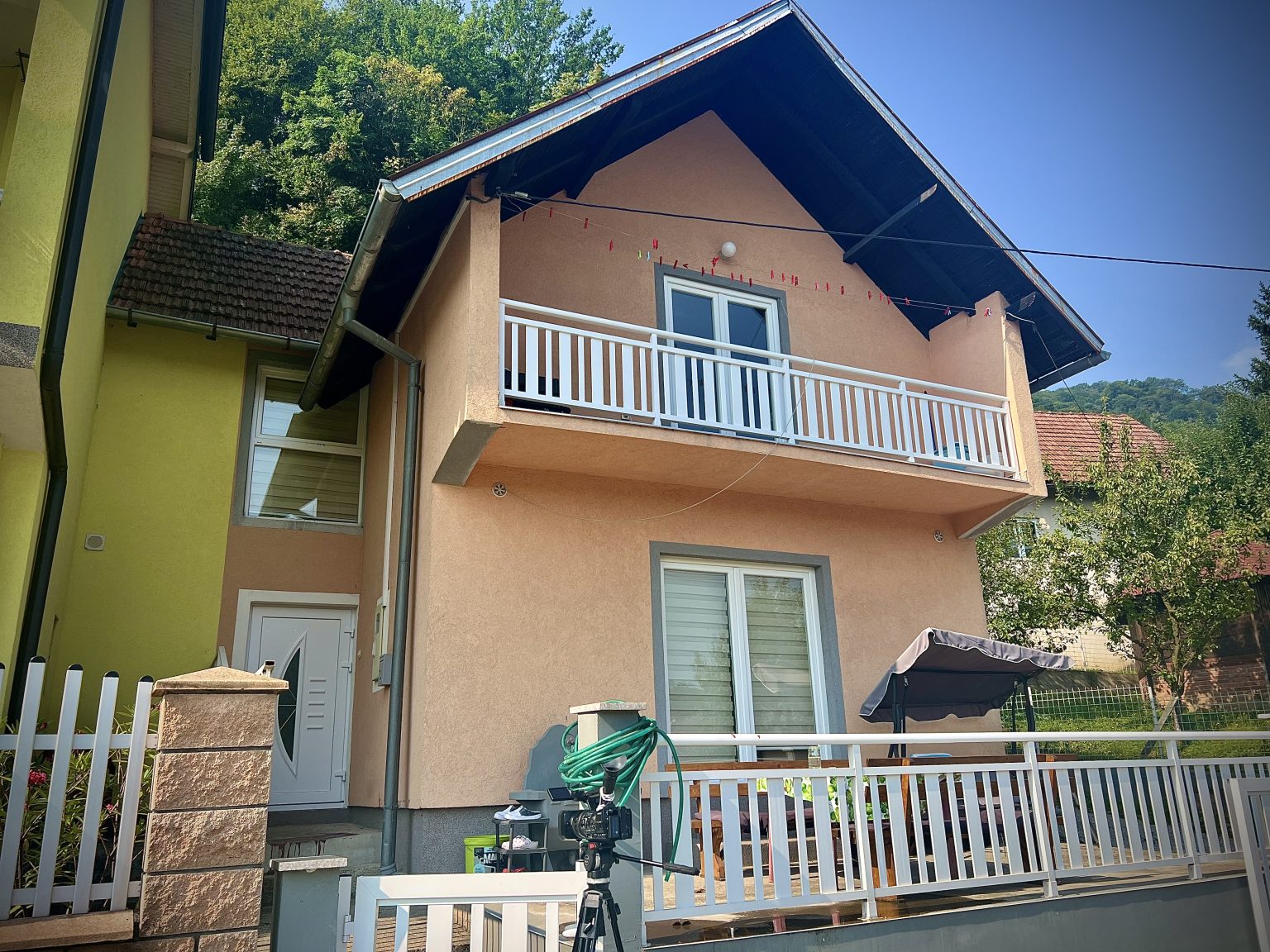 1692607320185251-1536x1152