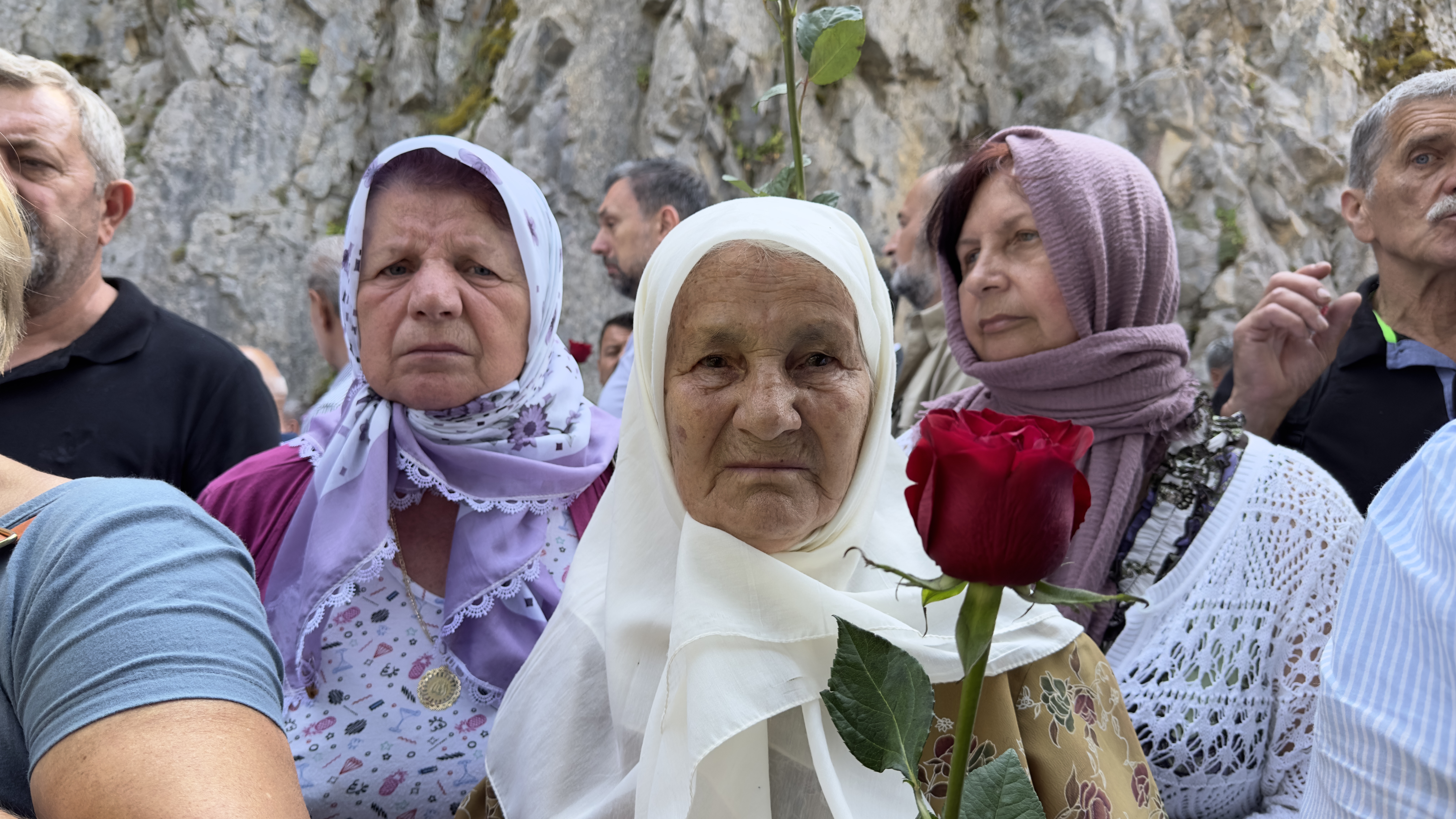 BiH: Obilježena 31. godišnjica svirepog strijeljanja 224 logoraša na Korićanskim stijenama