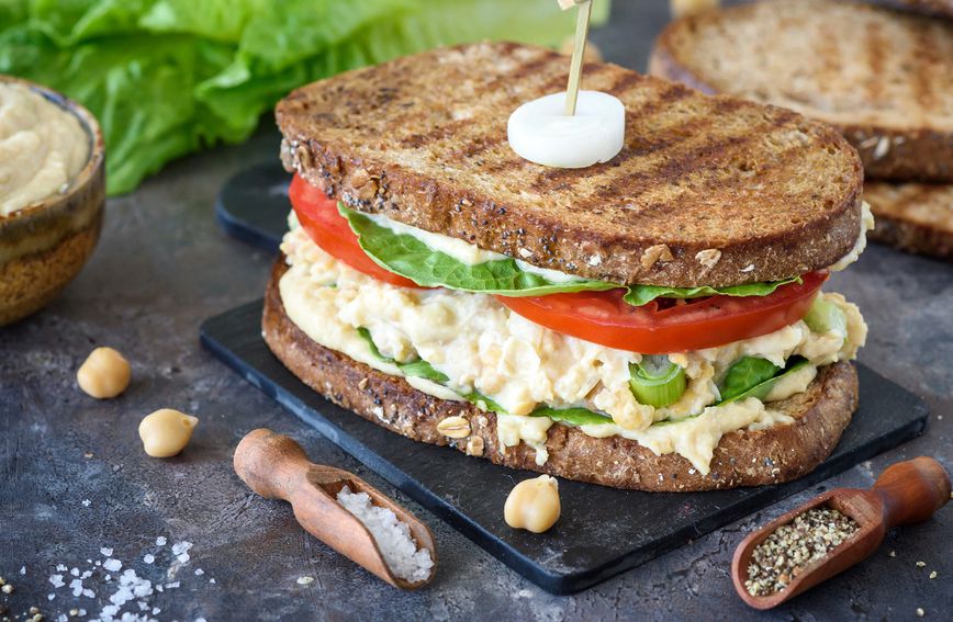 62593506-sendvic-sa-slanutkom