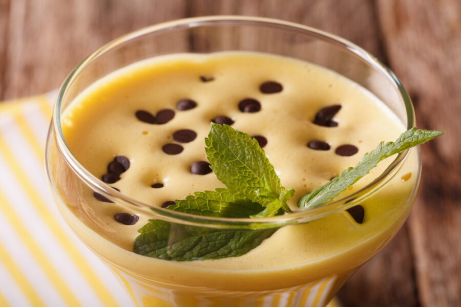Egg,Cream,Zabaione,With,Chocolate,Drops,And,Mint,In,A