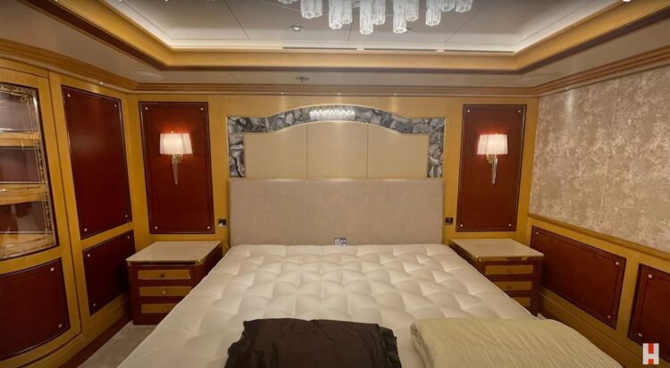 Alina Kabaeva's private cabin