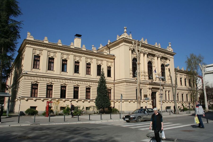 1693521320-Zgrada_gimnazije_Valjevo_001-900x600