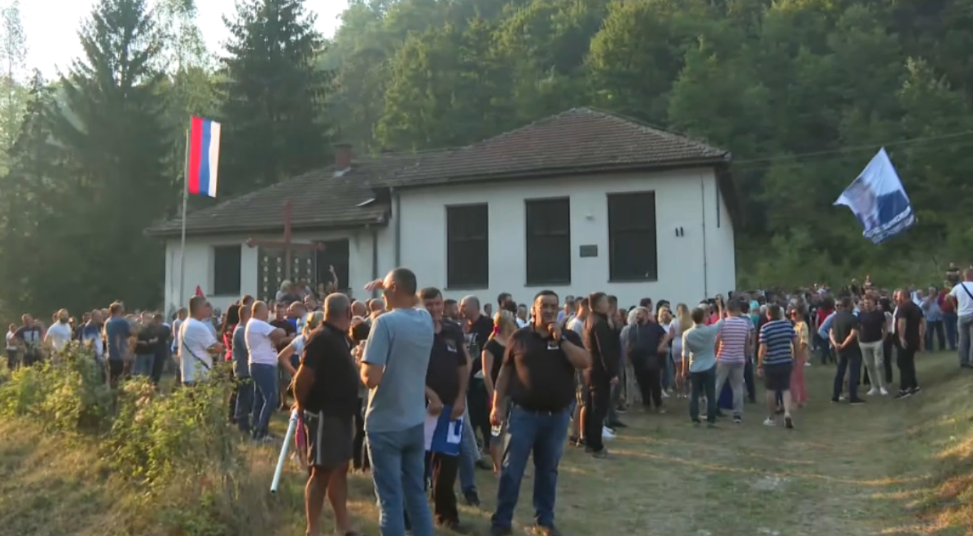 ruska-zastava-lopare-1-rs