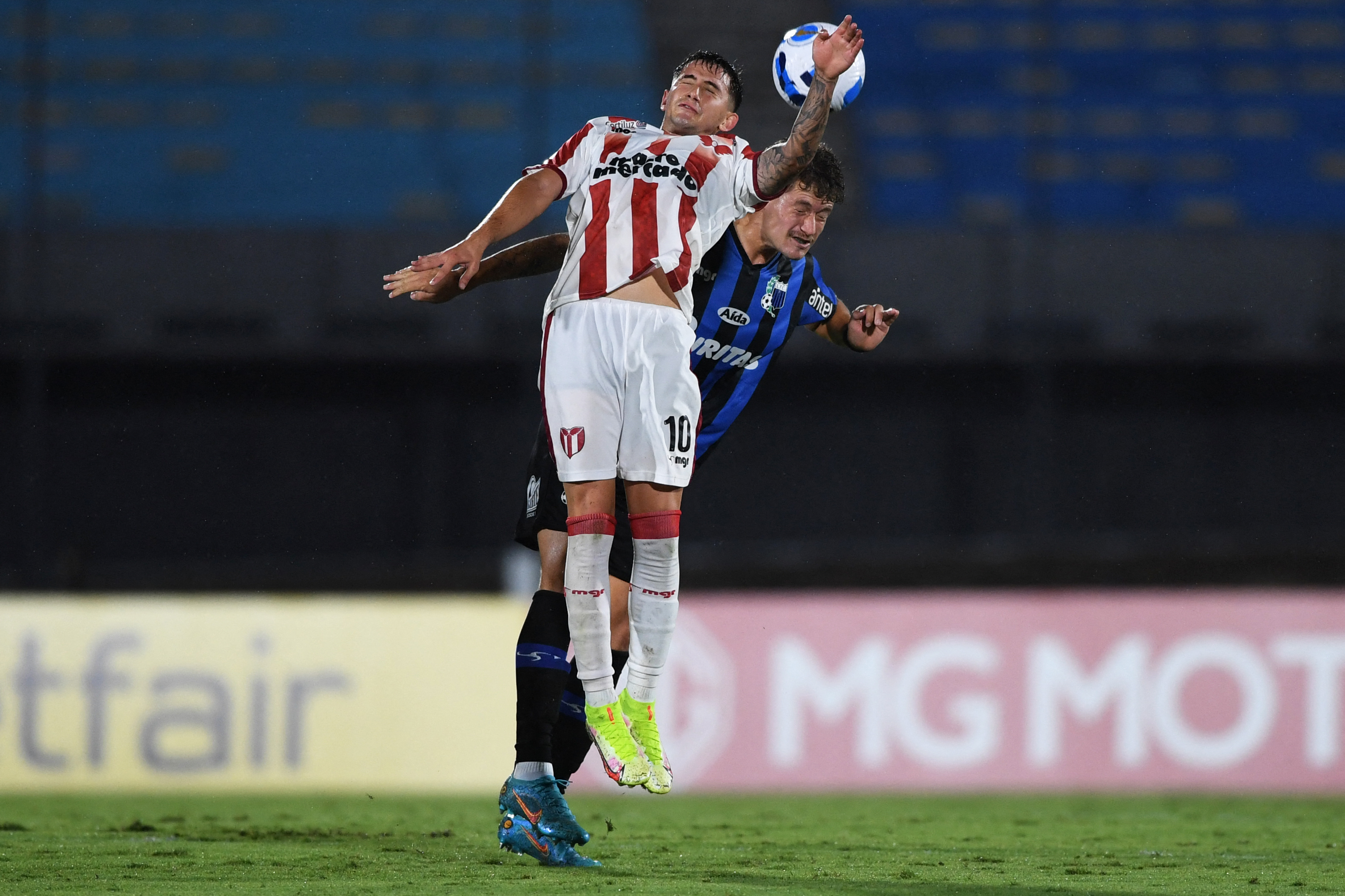 FBL-SUDAMERICANA-LIVERPOOL-RIVERURU