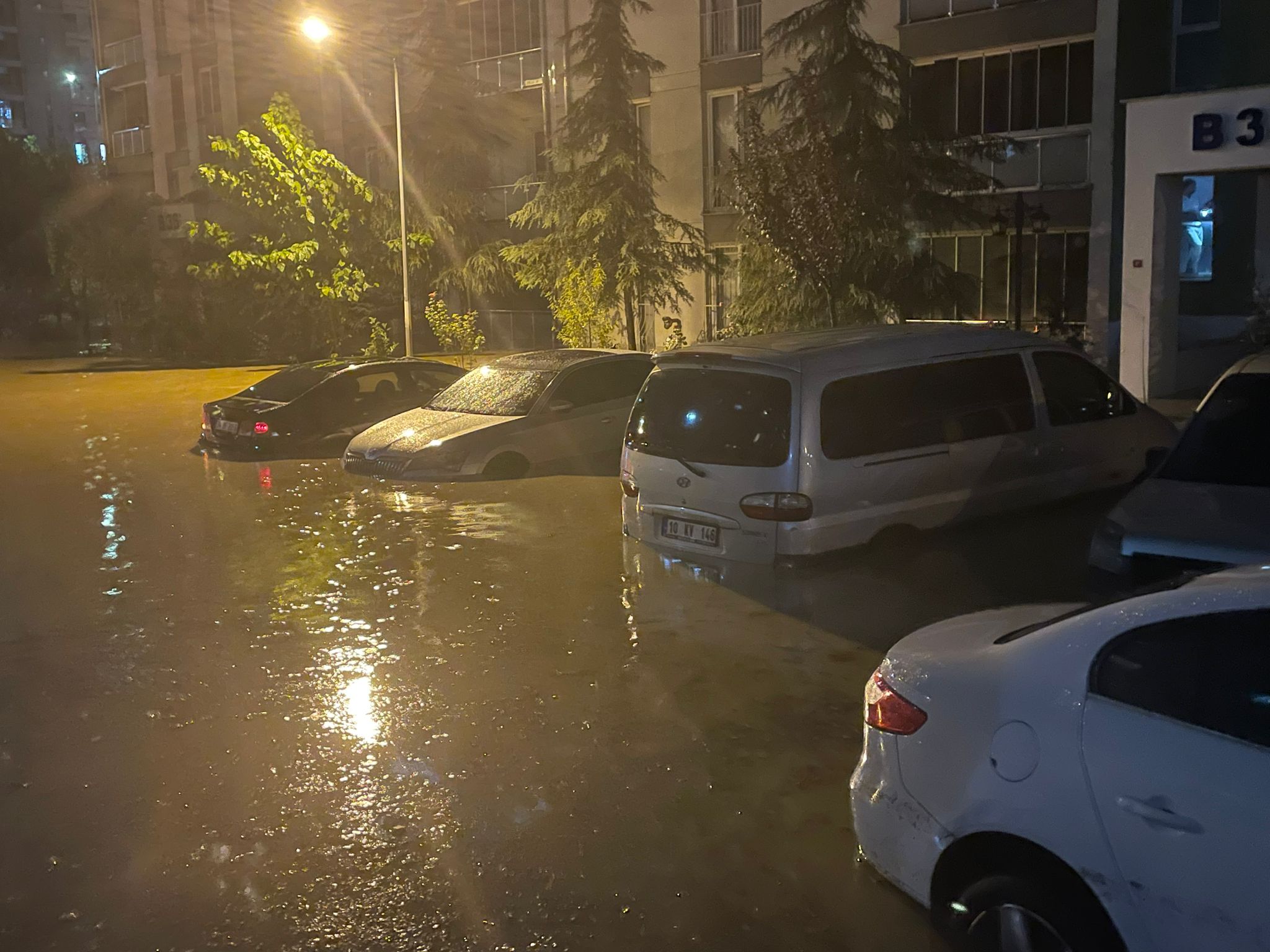 Jaka kiša zahvatila Istanbul, poplavljeni dijelovi grada
