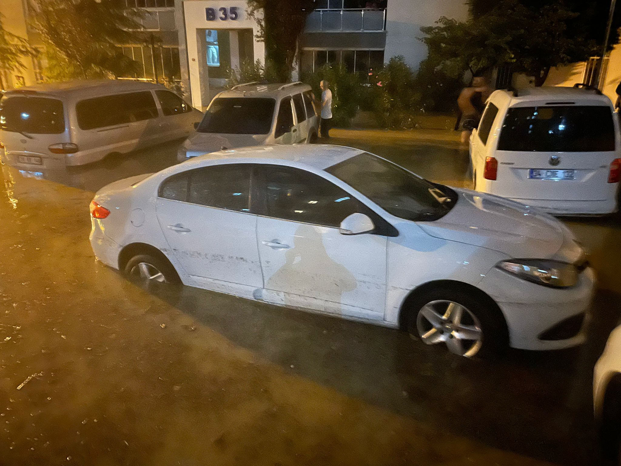 Jaka kiša zahvatila Istanbul, poplavljeni dijelovi grada