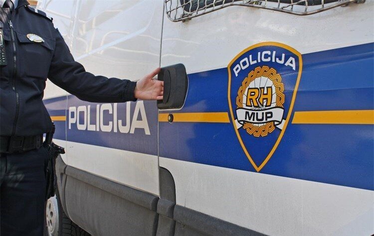 1692686265-apolicajac-i-vozilo2-e1692686295612