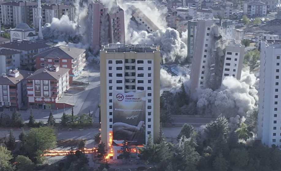 Turkiye: U Malatyji istovremeno srušeno devet zgrada oštećenih u zemljotresu