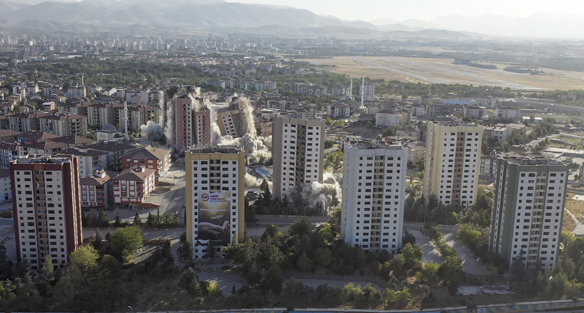 Turkiye: U Malatyji istovremeno srušeno devet zgrada oštećenih u zemljotresu