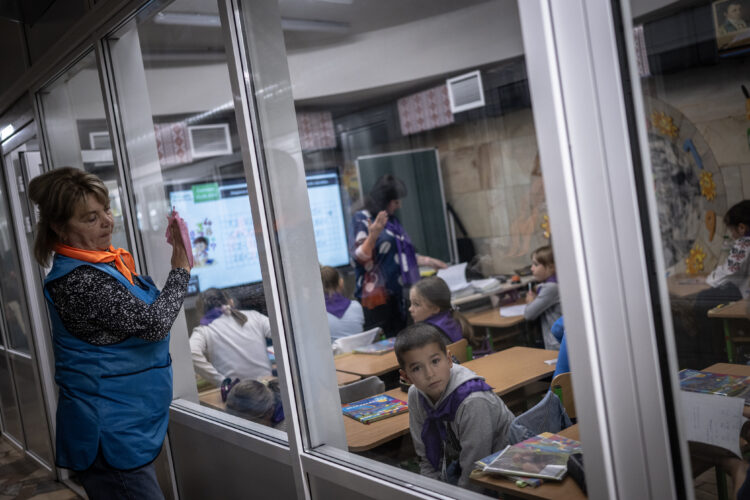 U jeku rata u Ukrajini: Metro stanice u Harkovu pretvorene u osnovne škole