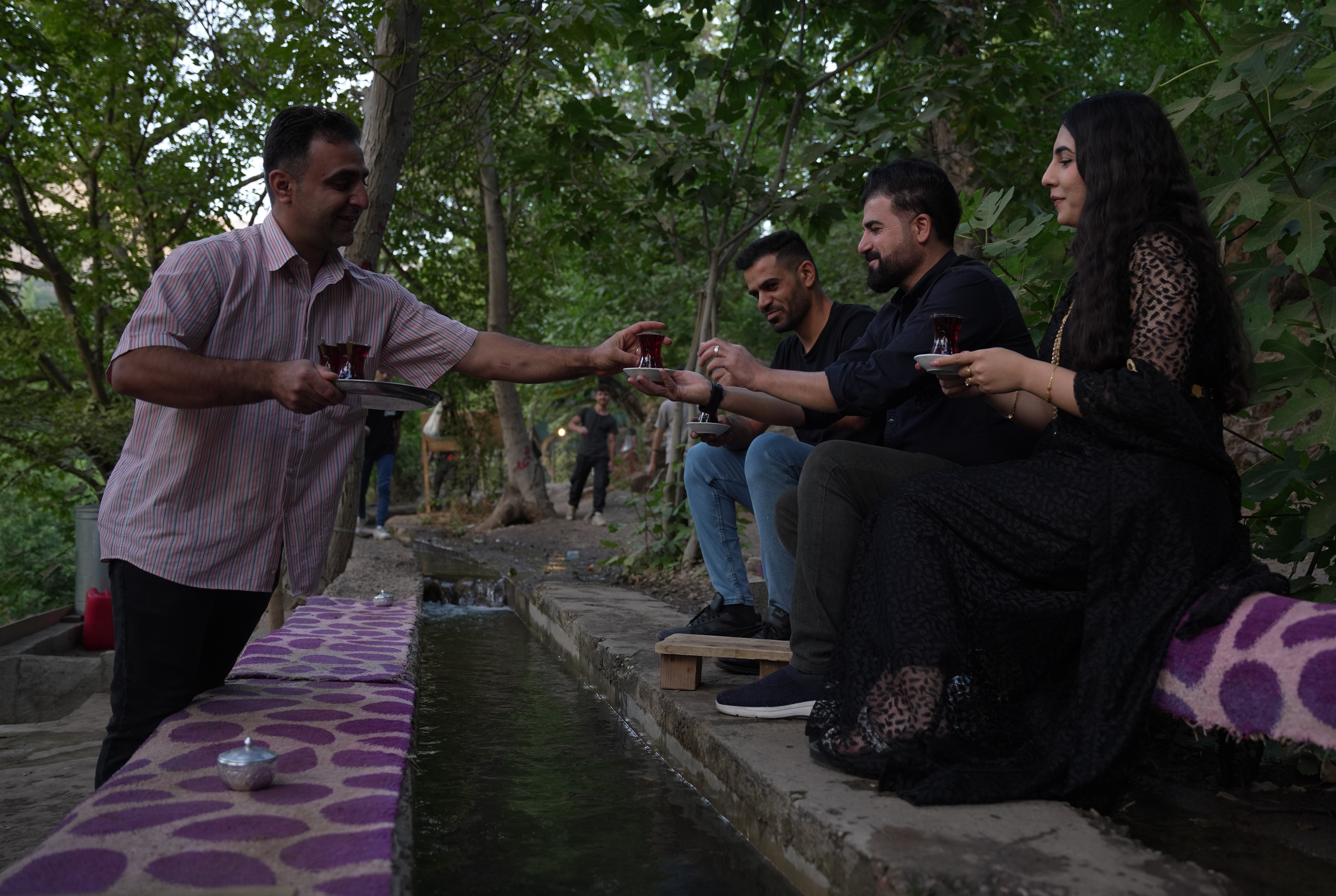 Granicu dijeli pola metra širok kanal: Čaj skuhan u Iraku služi se u Iranu