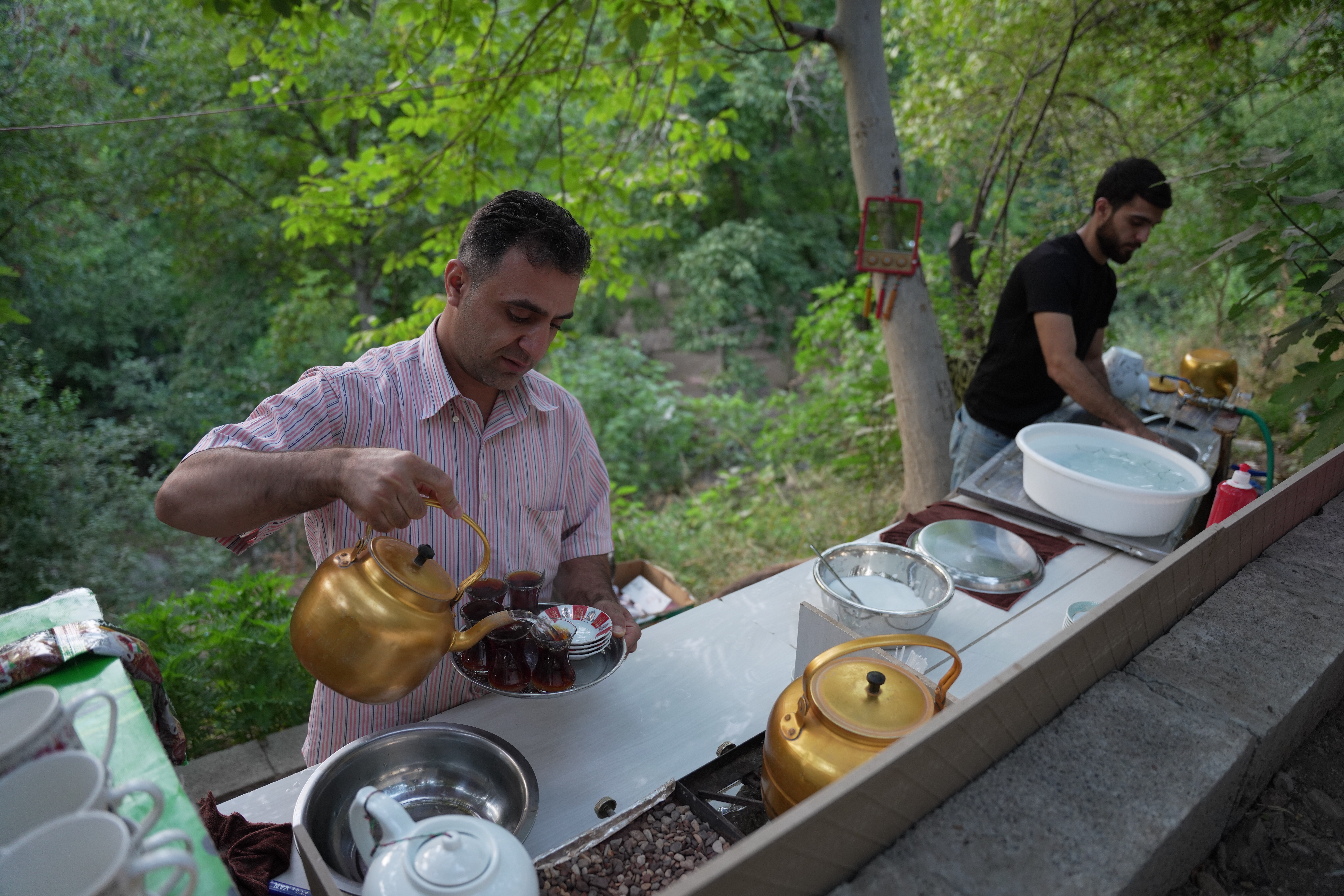 Granicu dijeli pola metra širok kanal: Čaj skuhan u Iraku služi se u Iranu