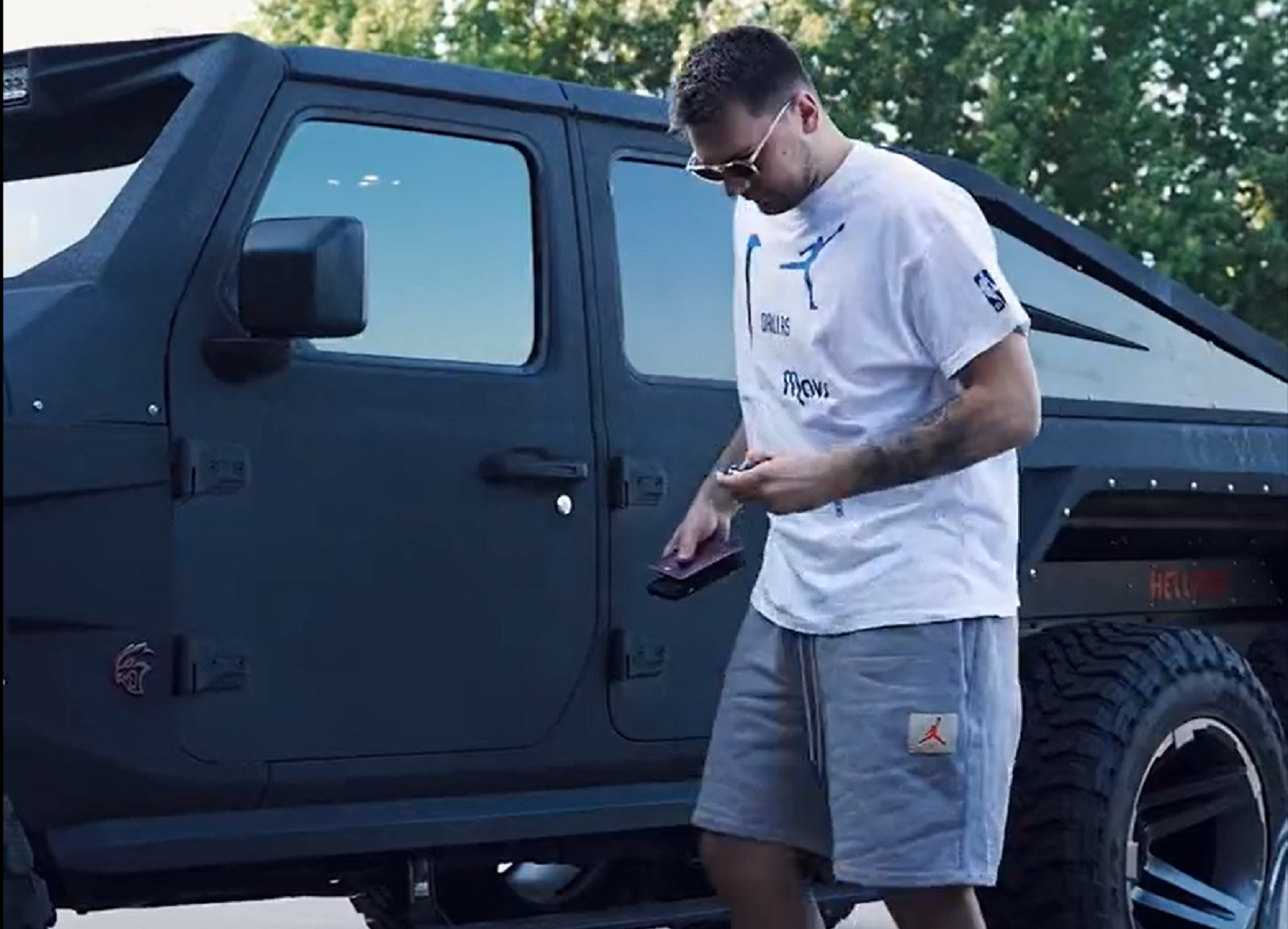 1695881616-tenk-doncic