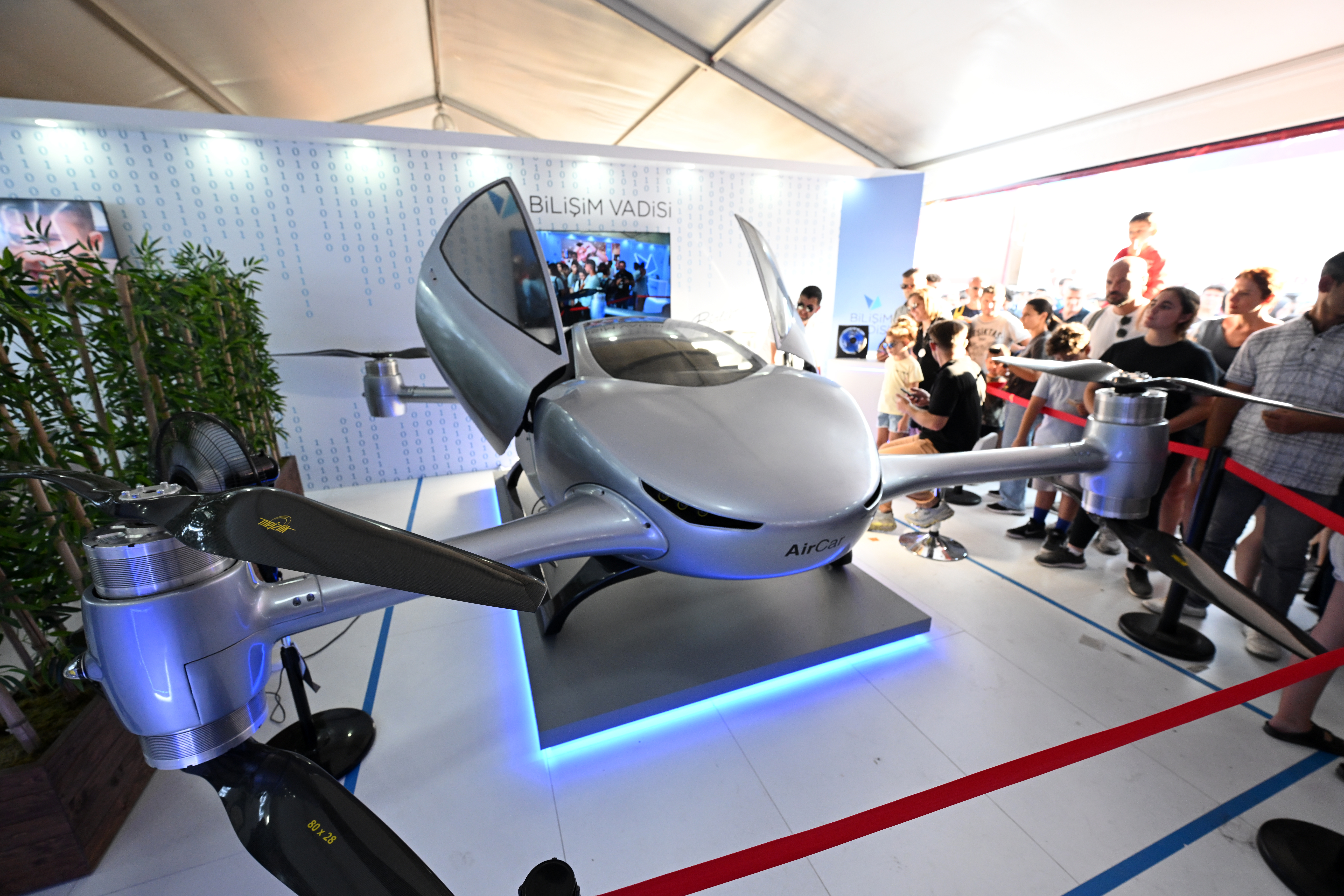 TEKNOFEST u Izmiru: Predstavljen turski leteći automobil "AirCar"