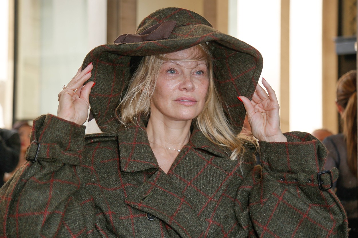 Vivienne Westwood : Outside Arrivals - Paris Fashion Week - Womenswear Spring/Summer 2024