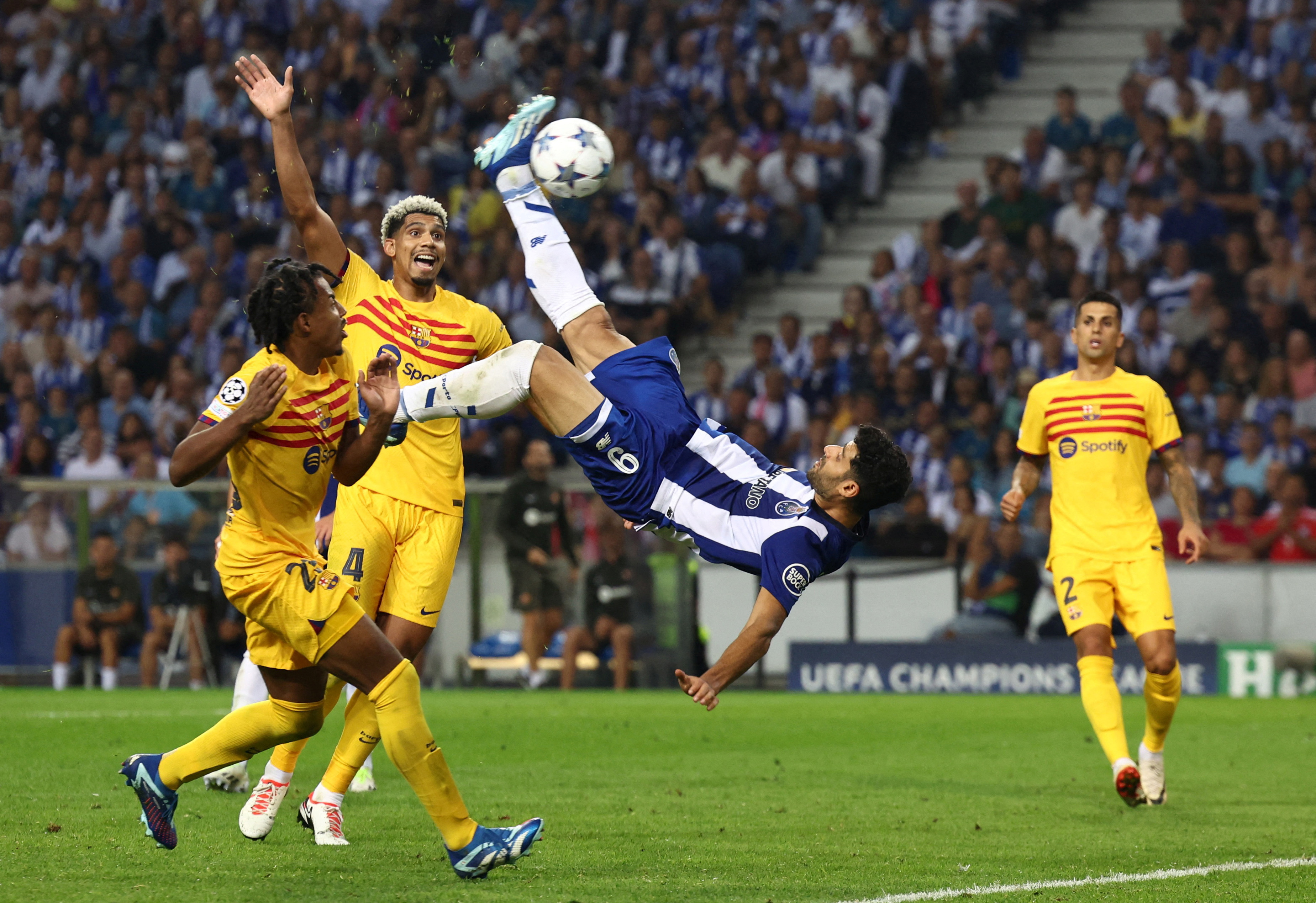 Champions League - Group H - FC Porto v FC Barcelona