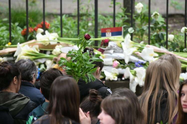 1697001855-1690385267-1683203556-vladislav-ribnikar-dan-posle-pucnjave-040523-foto-vesna-lalic-nova-rs-31-750x500