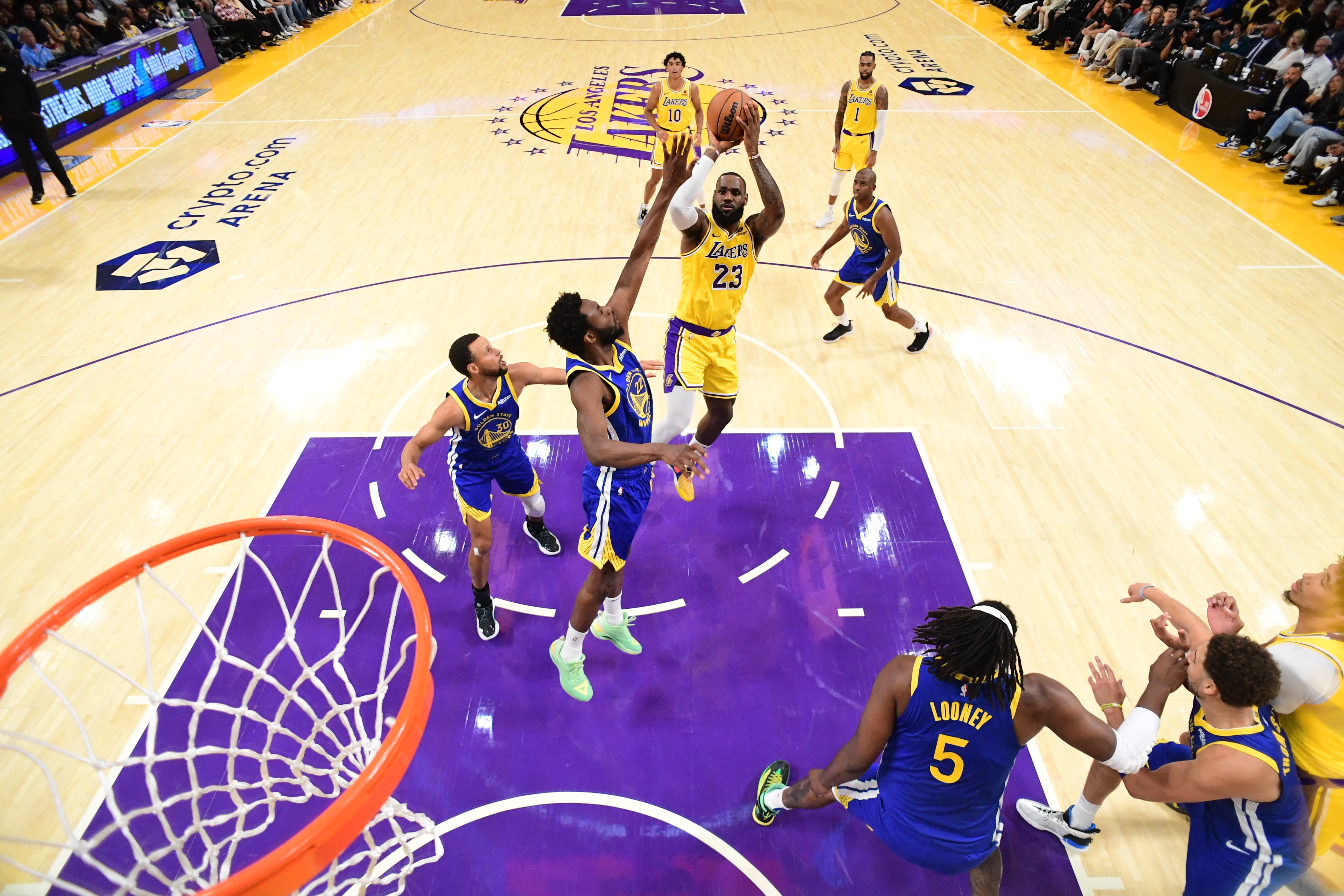 Golden State Warriors v Los Angeles Lakers