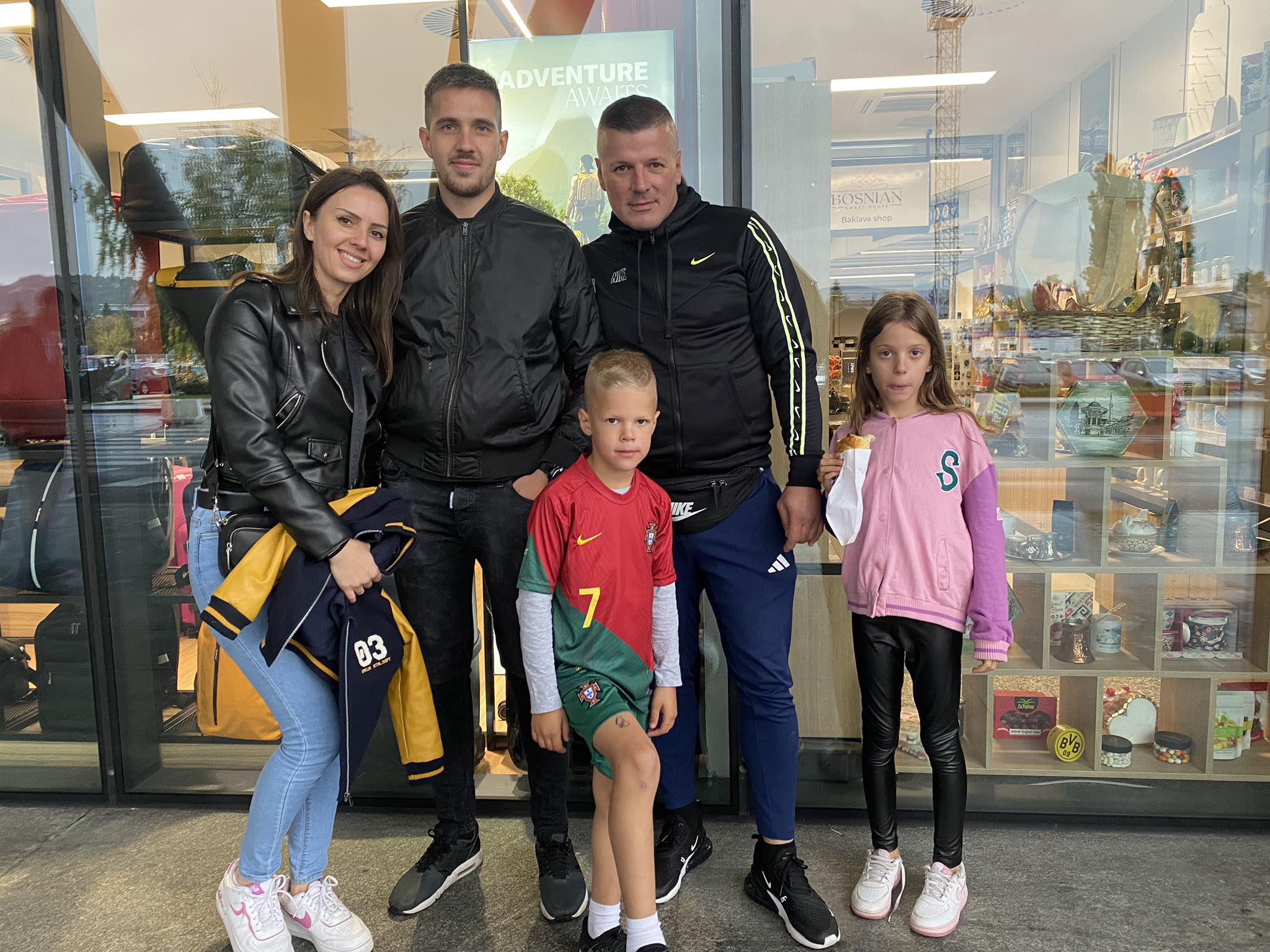 387499914_888583632376952_8039338745274915732_n