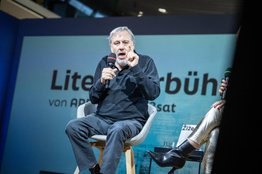 Frankfurter Buchmesse 2023 -Literaturbühne von ARD, ZDF und 3sat Slavoj Zizek im Gespräch am Tag nach seiner umstrittene