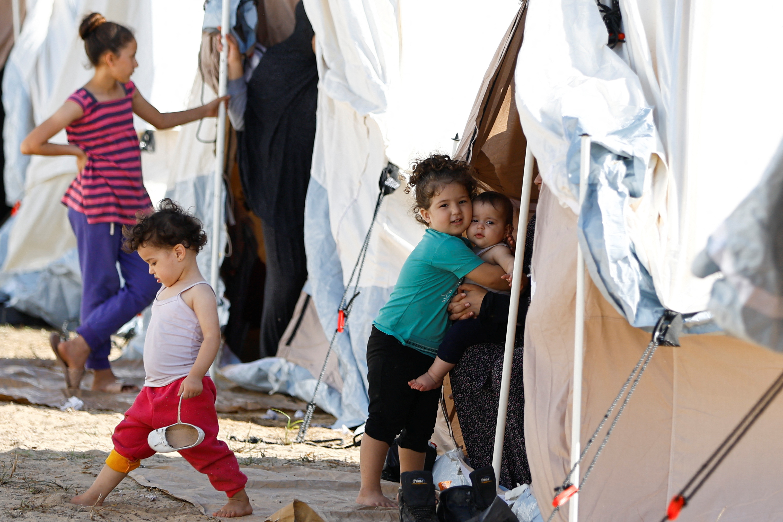 Aftermath of Israeli strikes, in Khan Younis