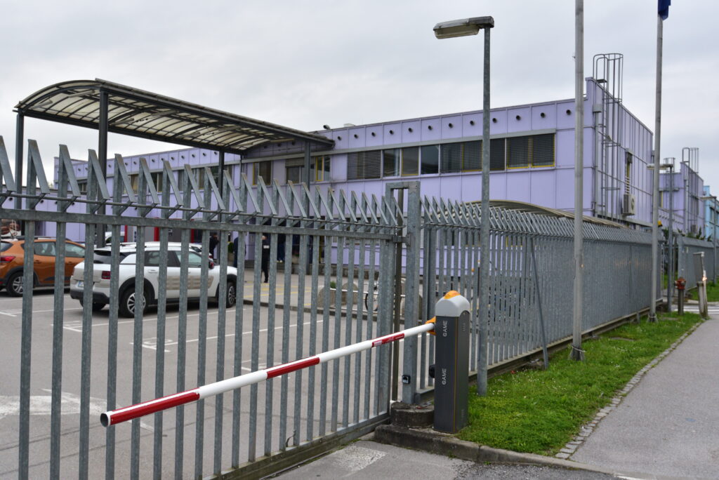 slovenija policija azil