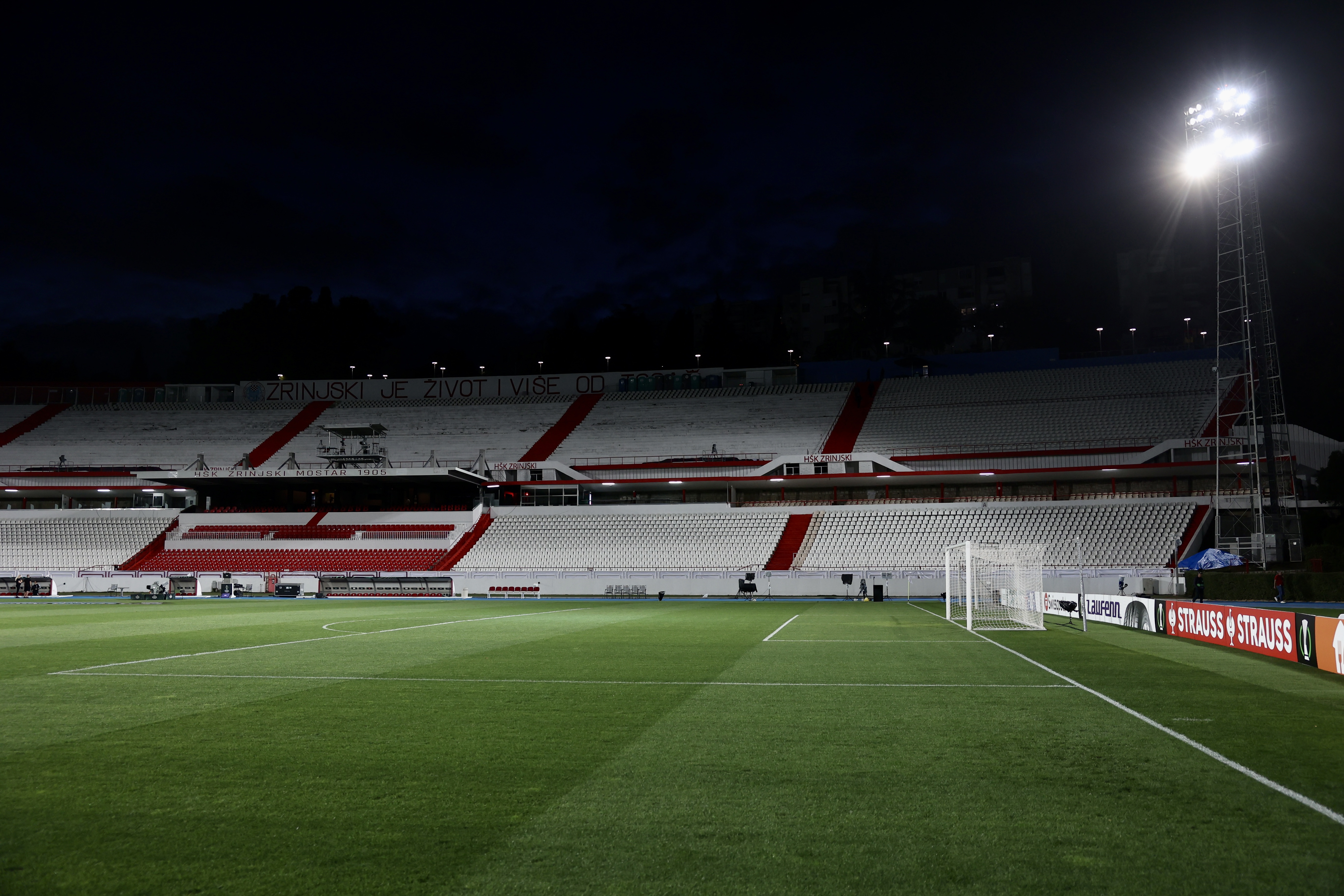stadion pod bijelim brijegom